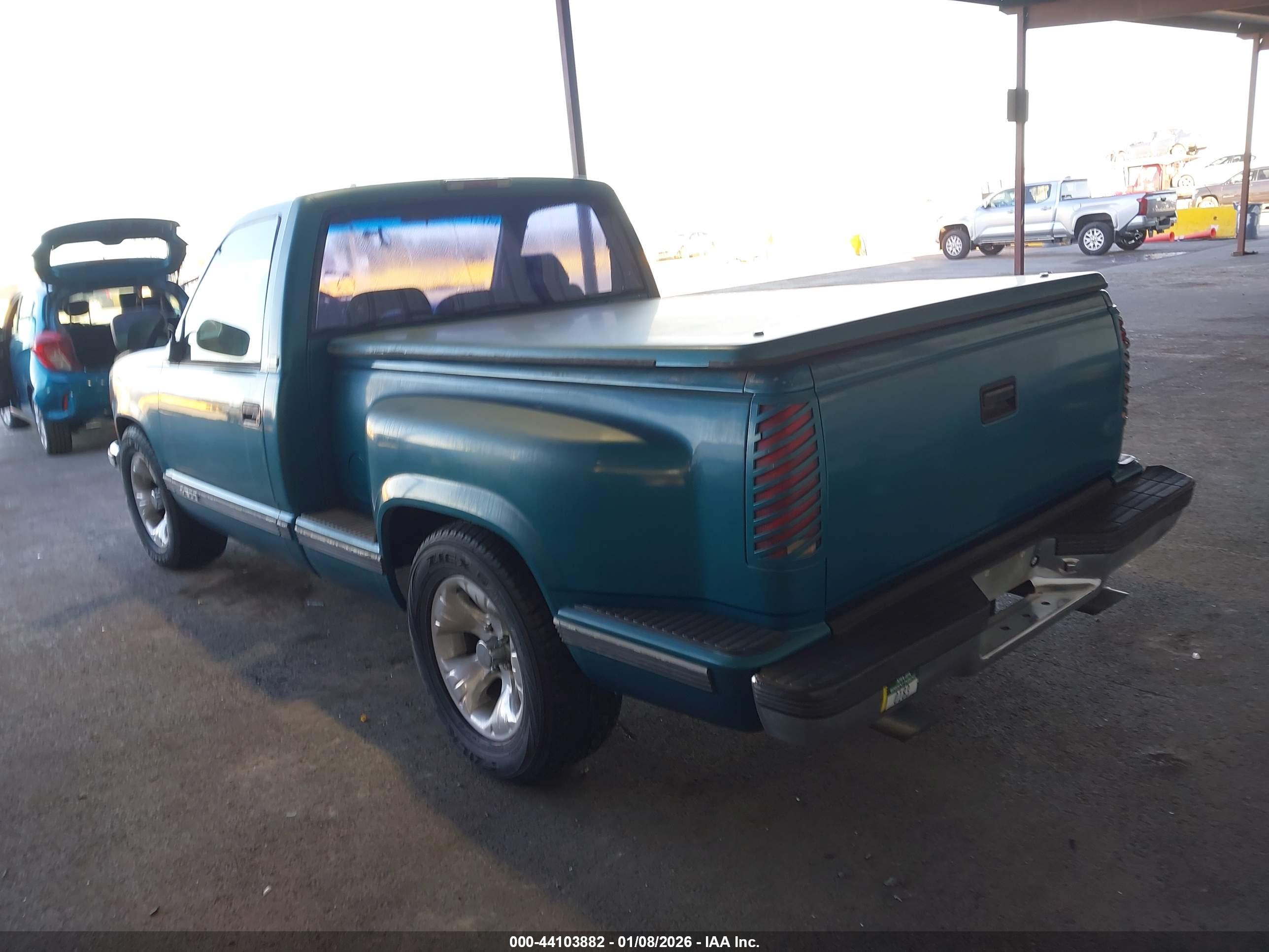 CHEVROLET GMT-400 image 3