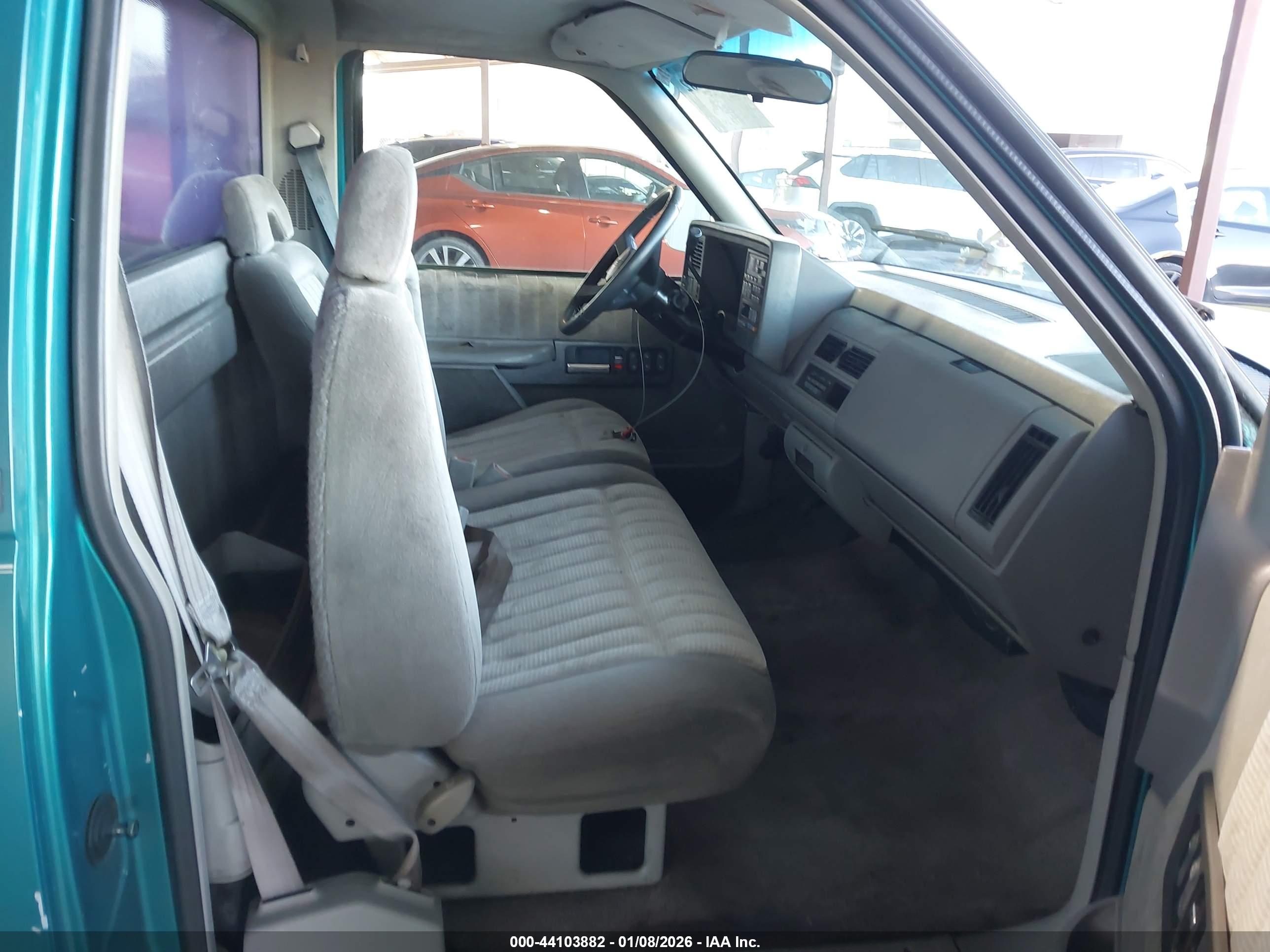 CHEVROLET GMT-400 image 5
