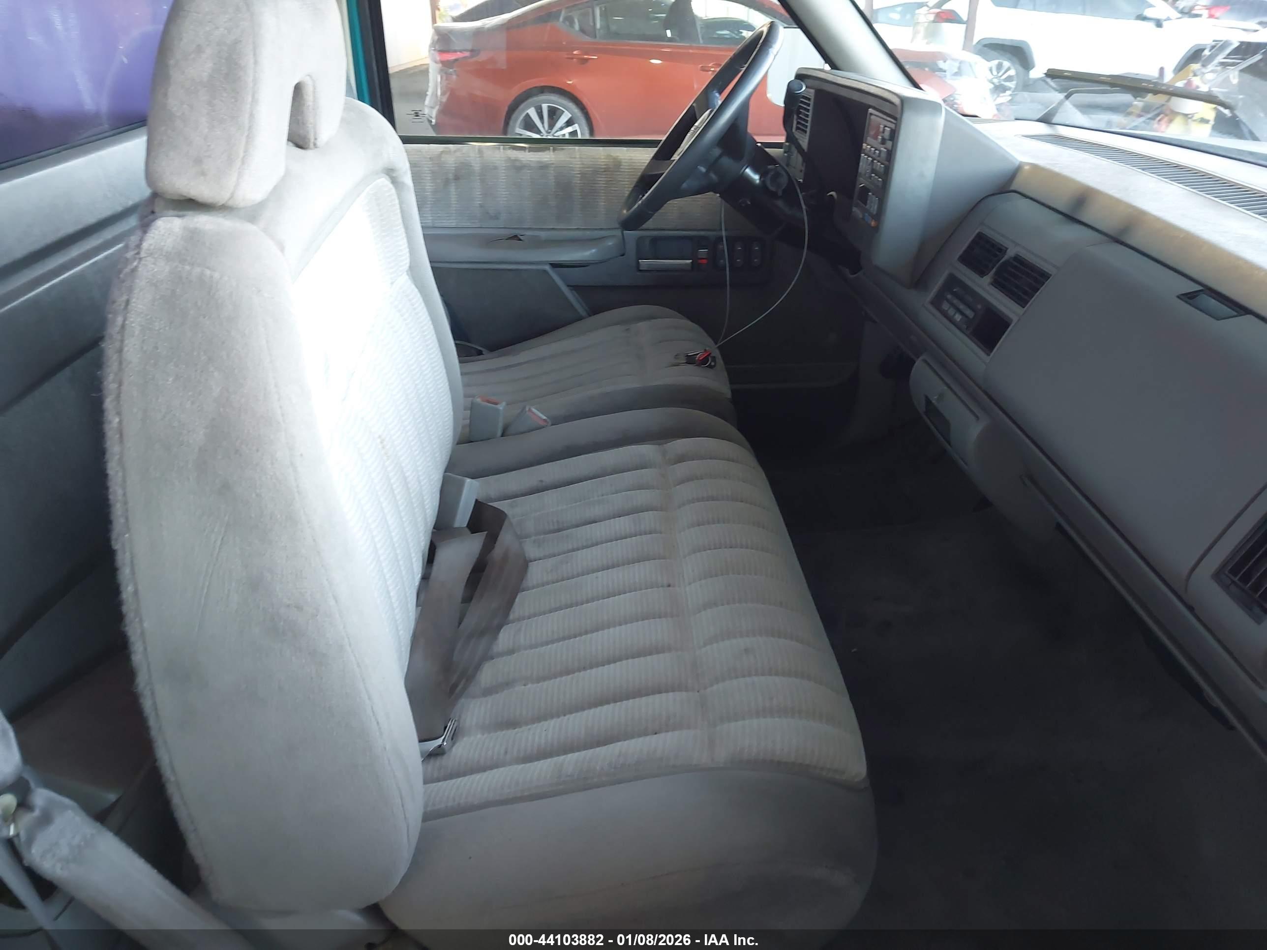 CHEVROLET GMT-400 image 8
