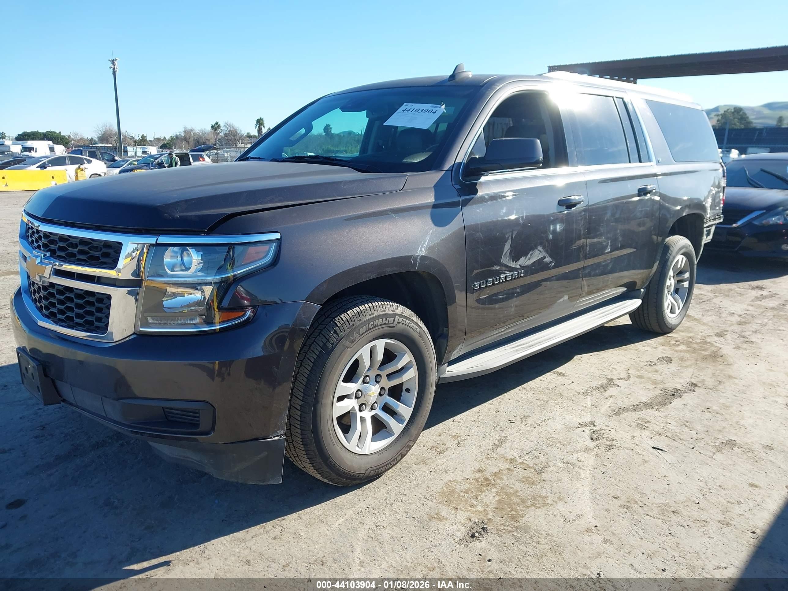 CHEVROLET SUBURBAN image 2