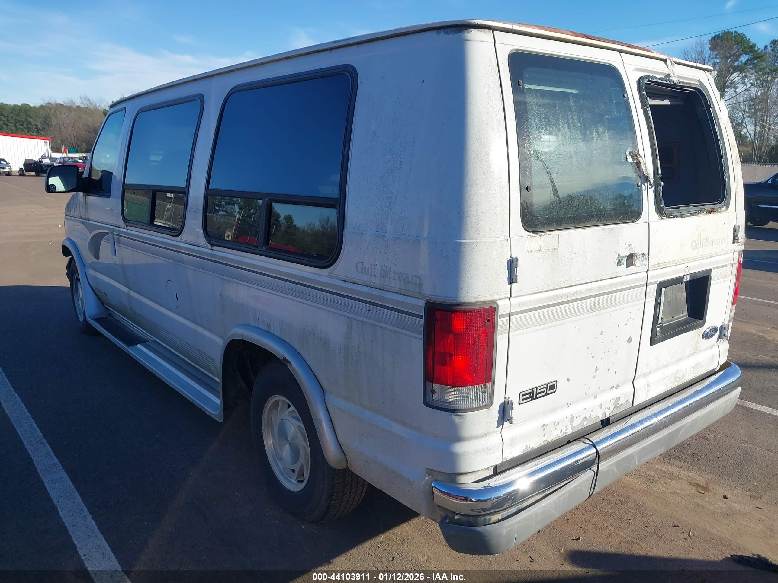 FORD E-150 image 3