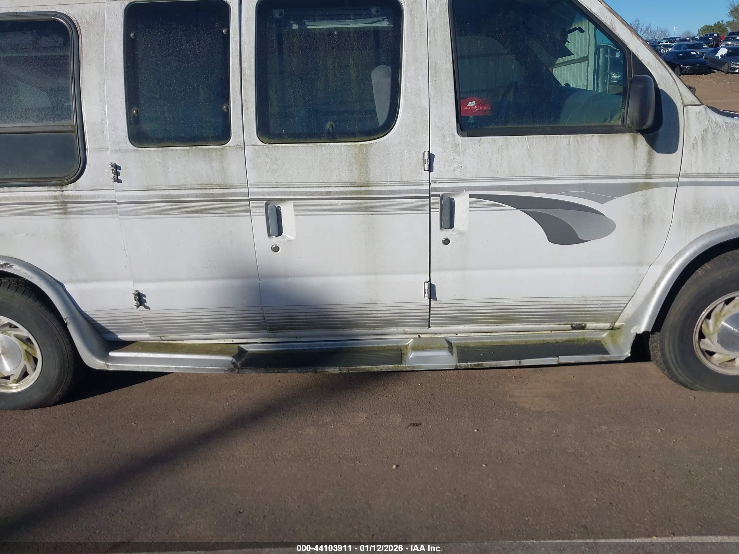 FORD E-150 image 6