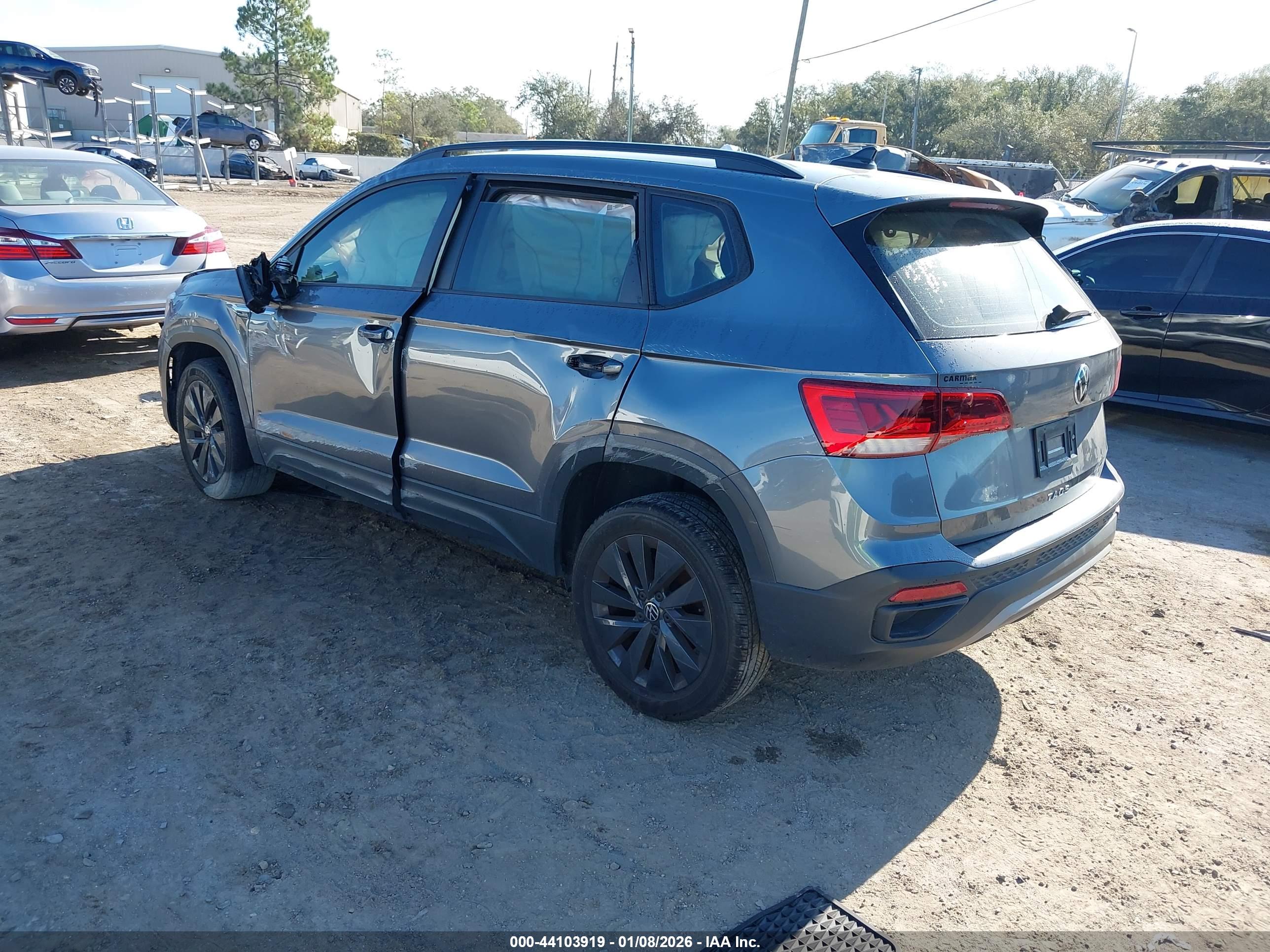 VOLKSWAGEN TAOS image 3