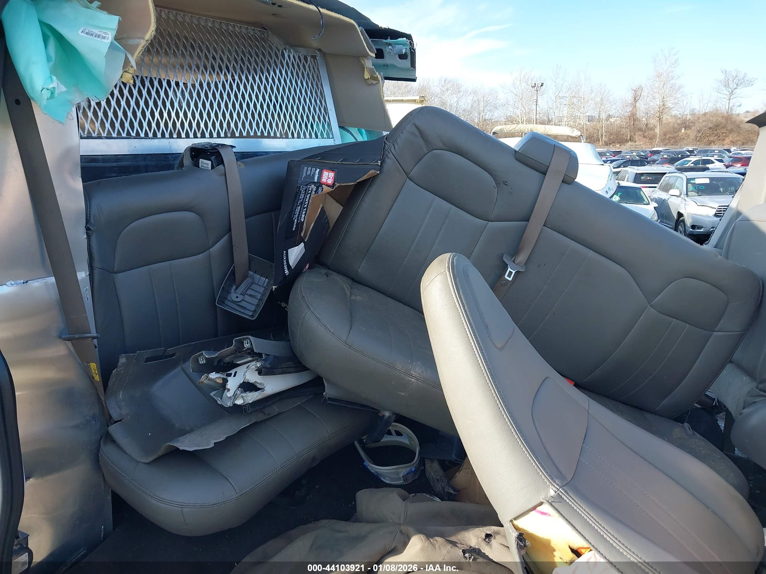 CHEVROLET EXPRESS image 8