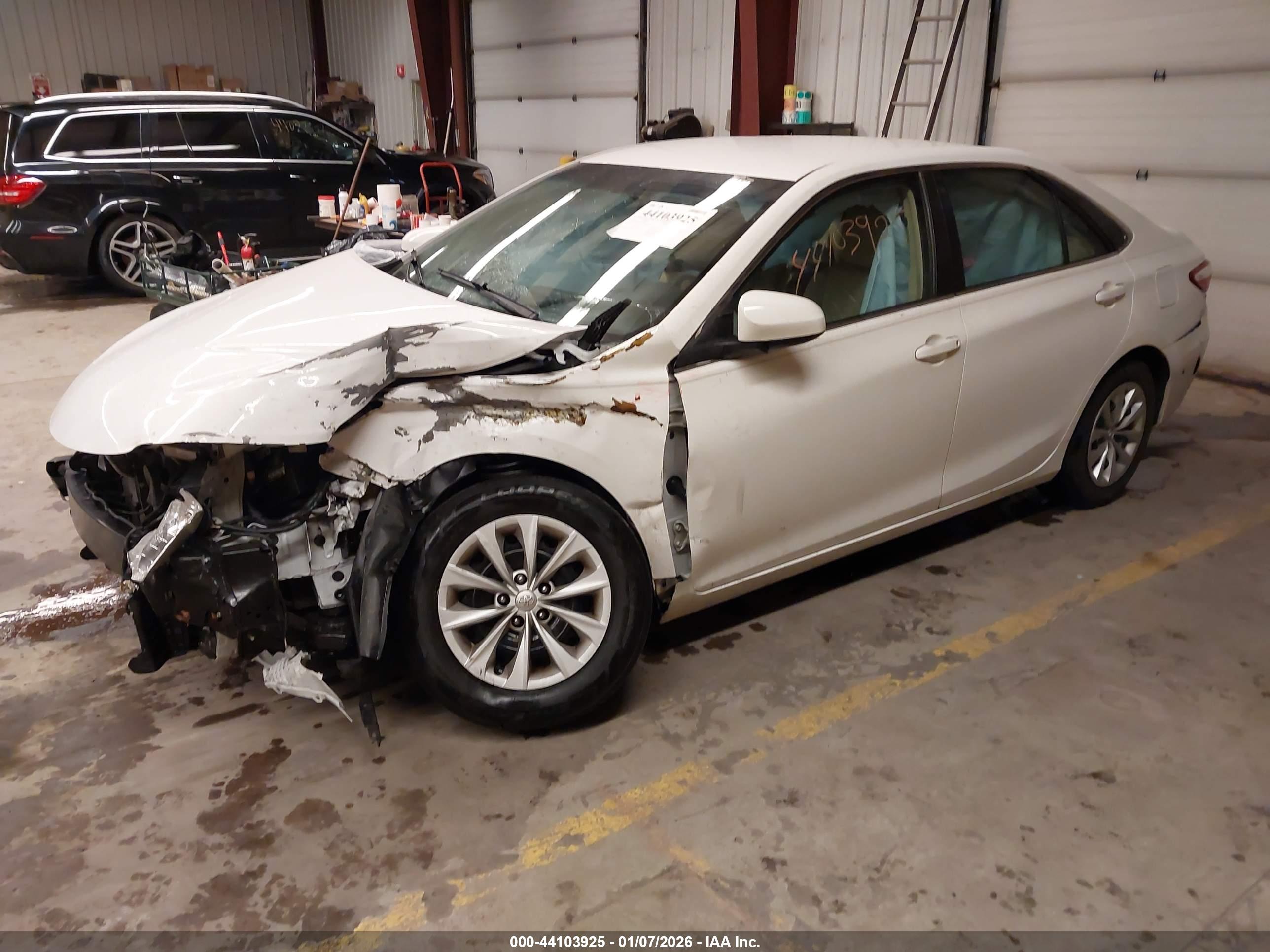 TOYOTA CAMRY image 2