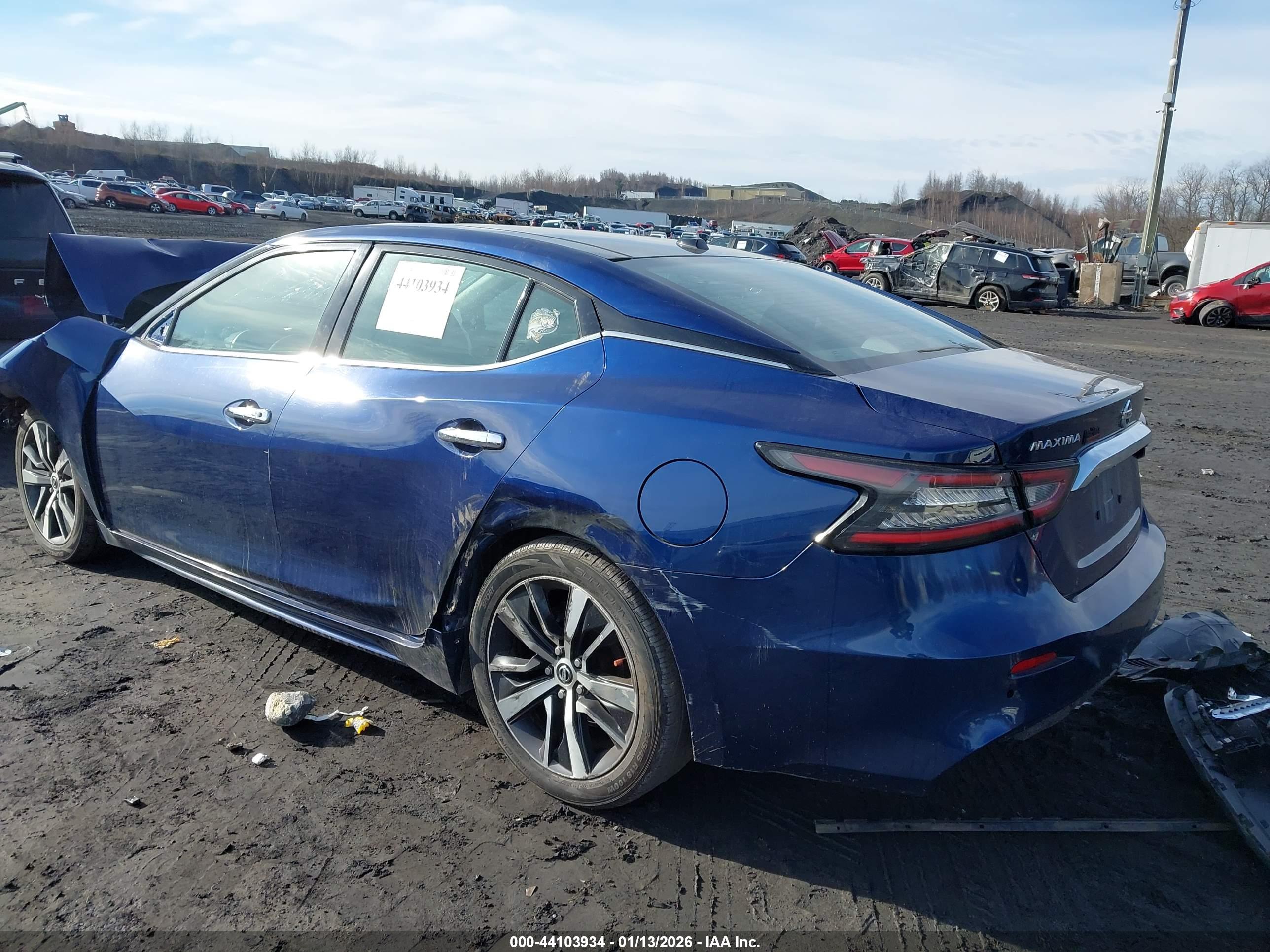NISSAN MAXIMA image 3