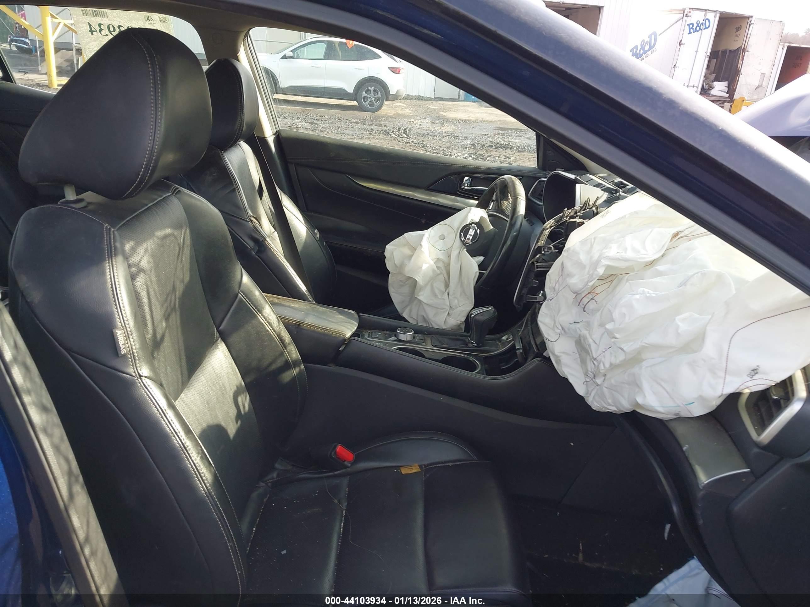 NISSAN MAXIMA image 5