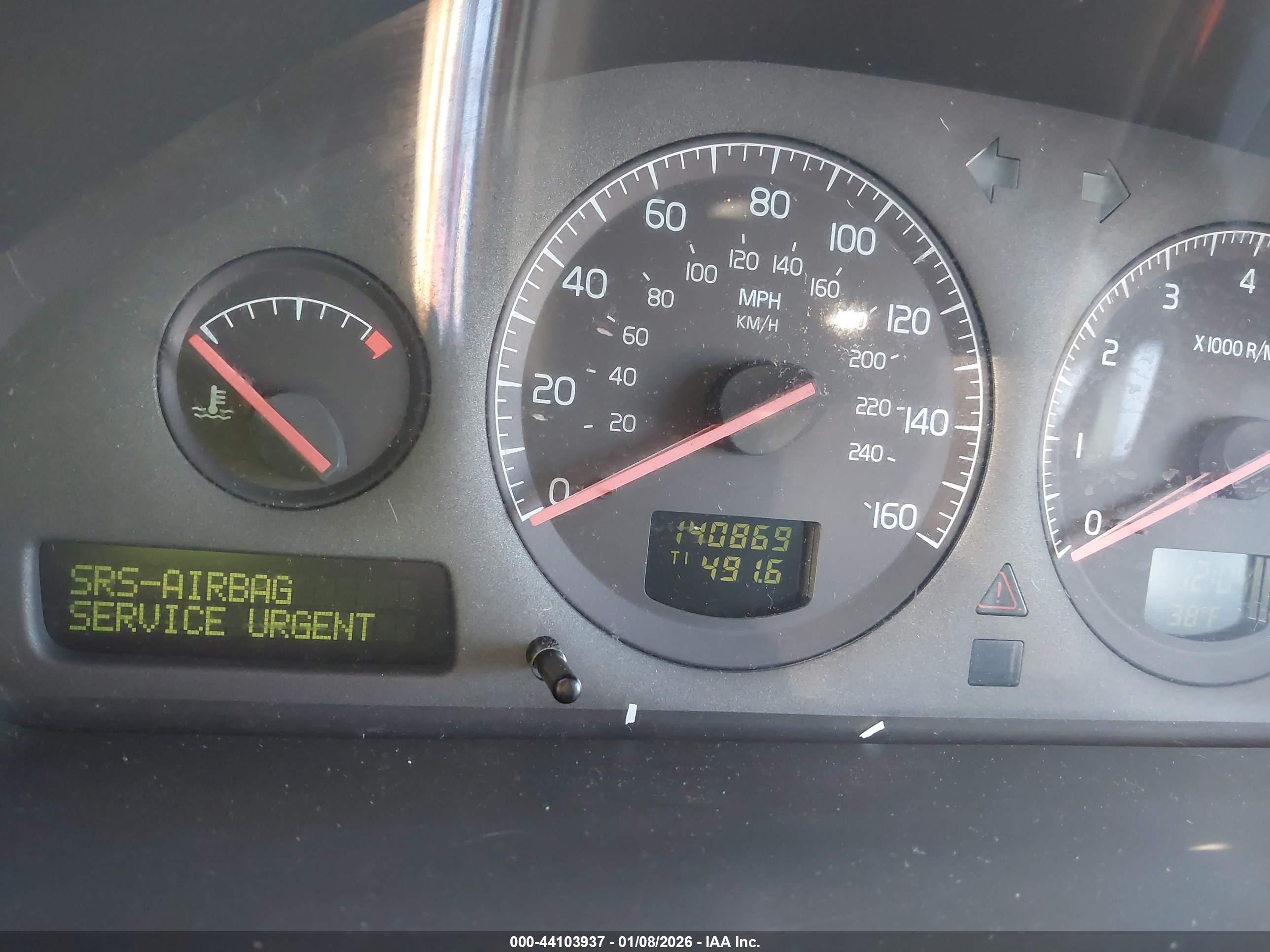 VOLVO V70 image 7