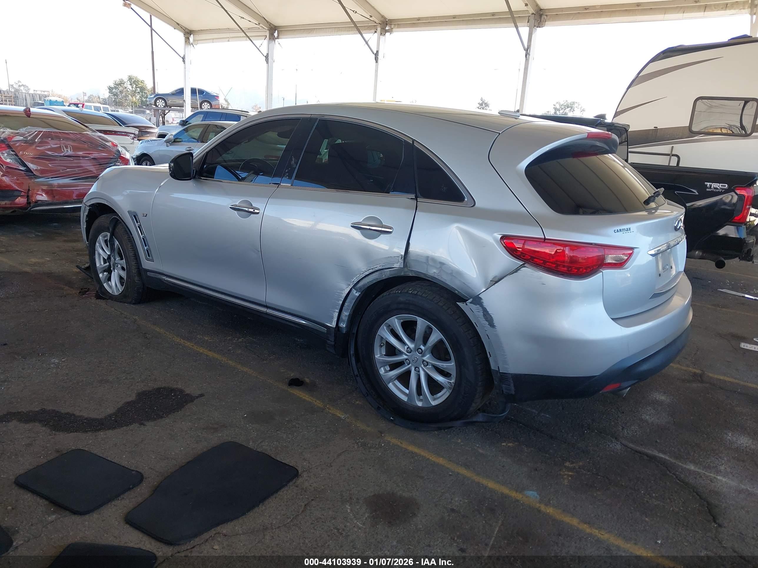 INFINITI QX70 image 3