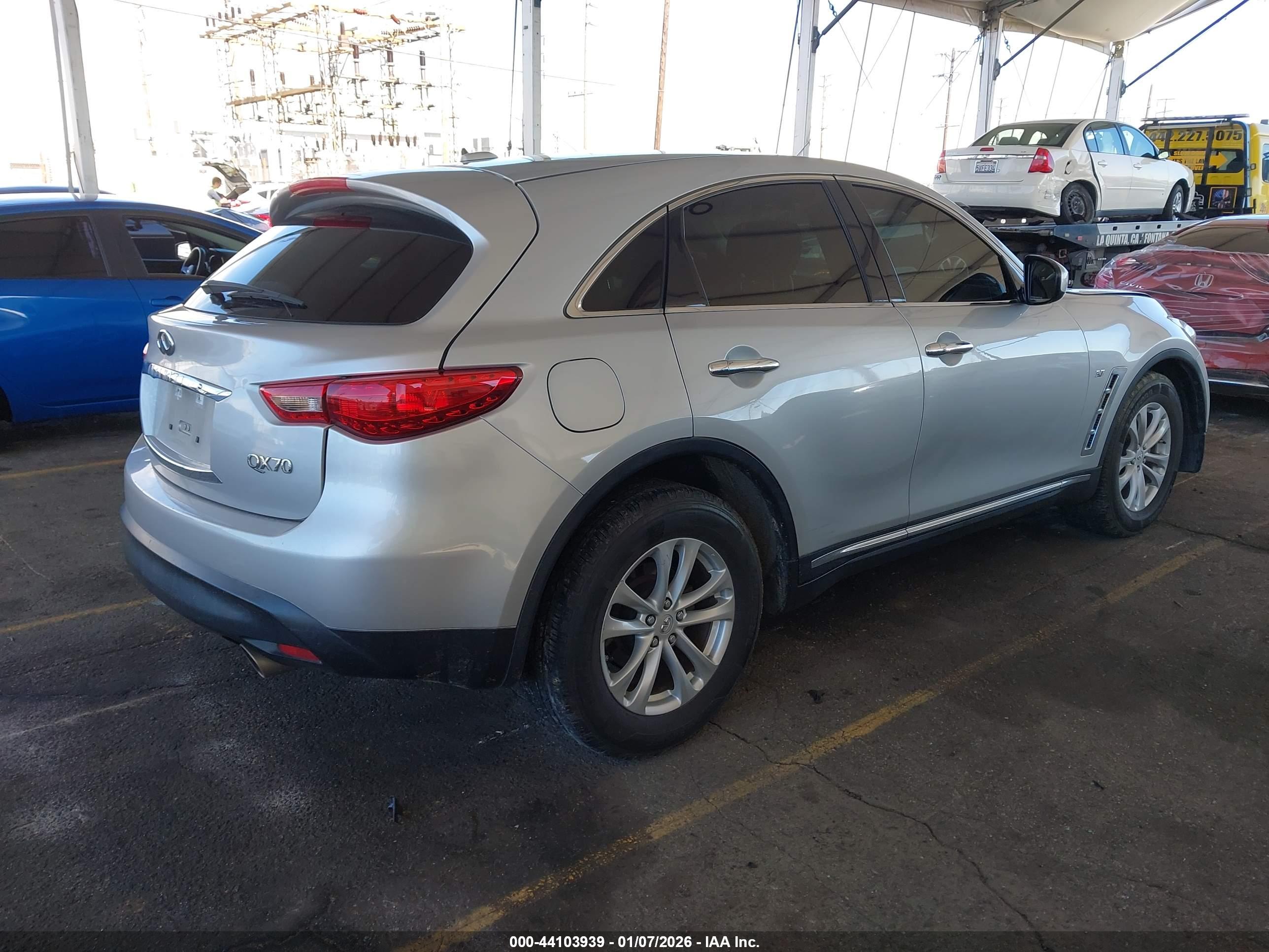 INFINITI QX70 image 4