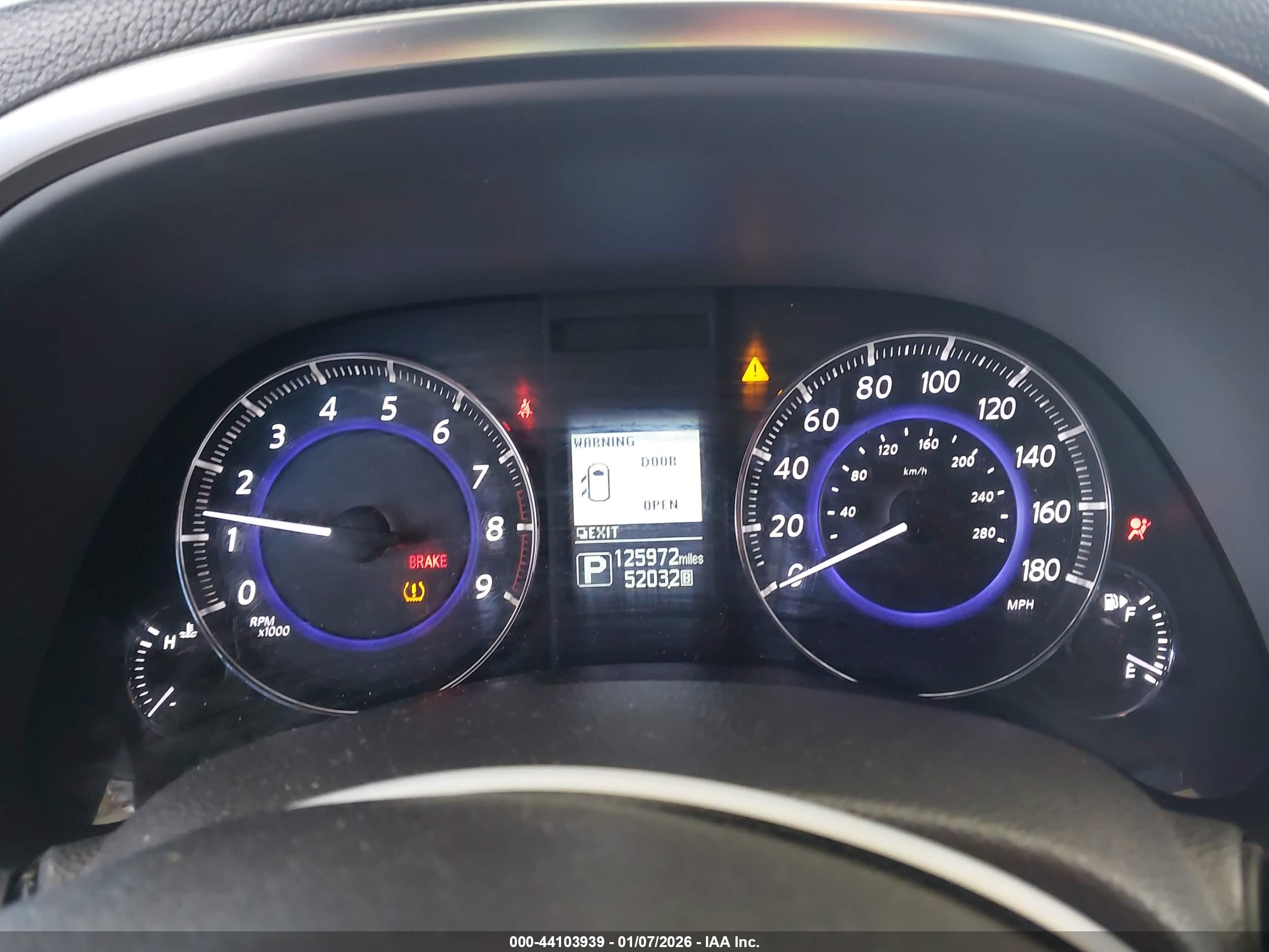 INFINITI QX70 image 7