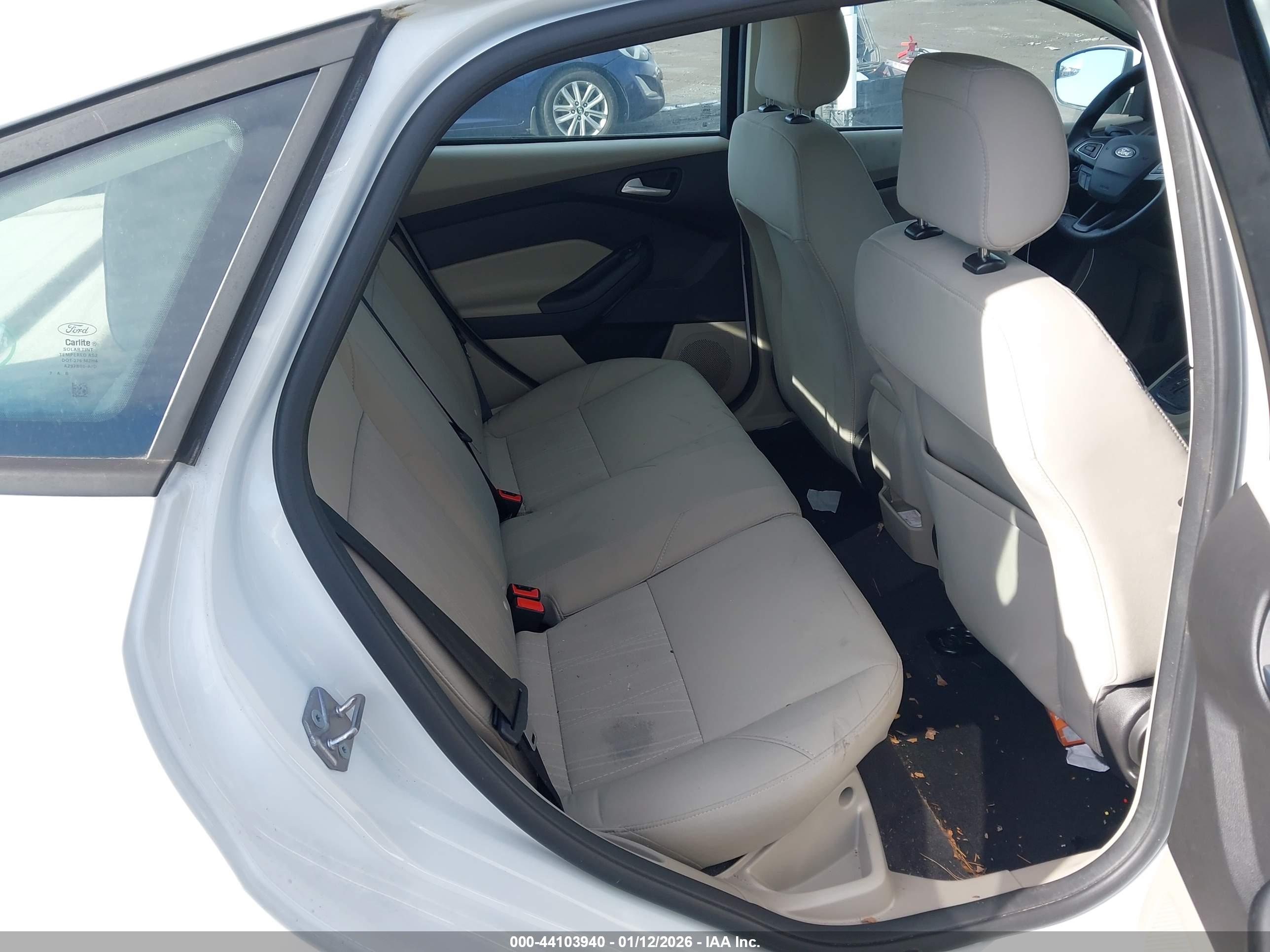FORD FOCUS image 8