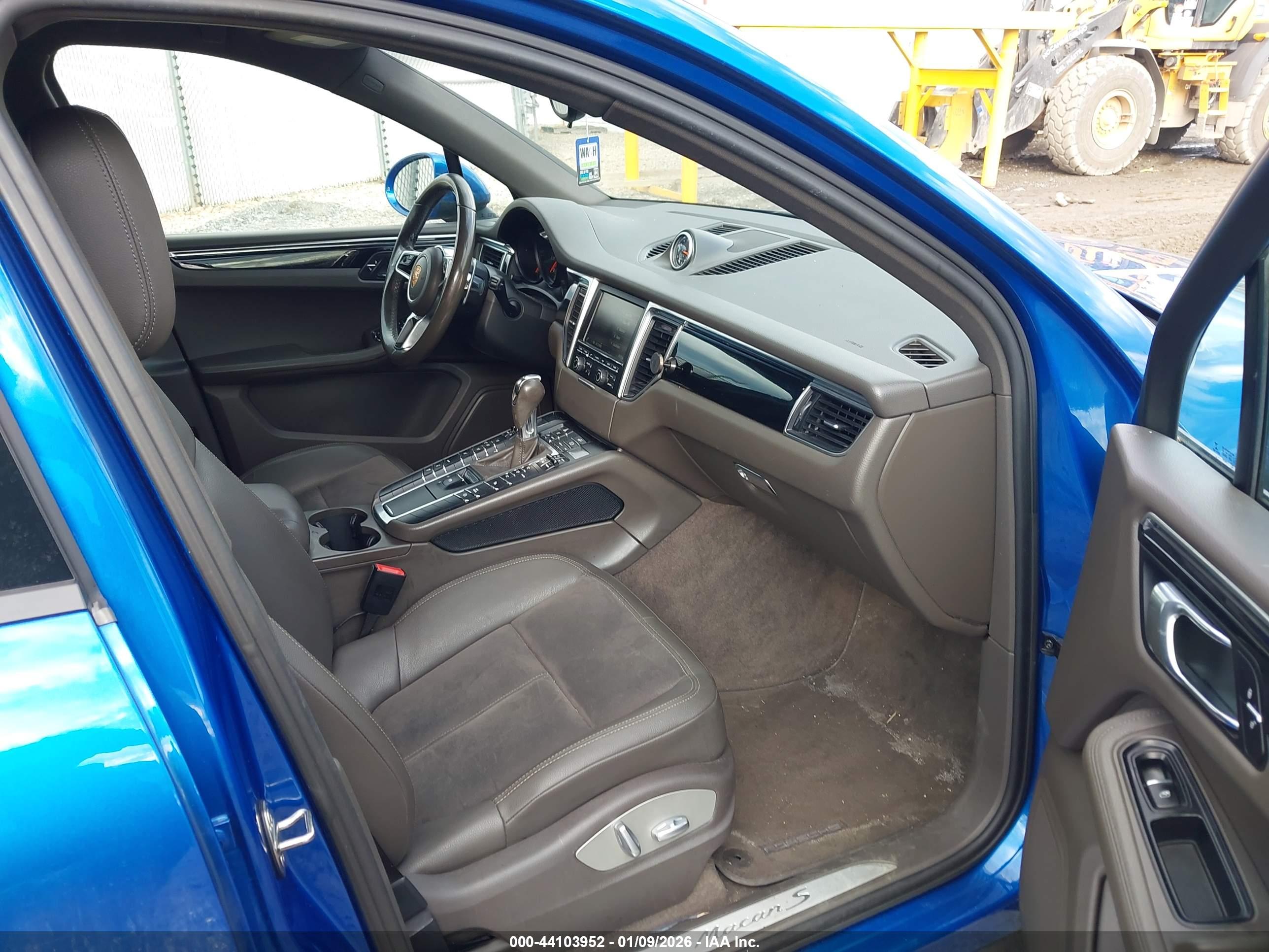 PORSCHE MACAN image 5