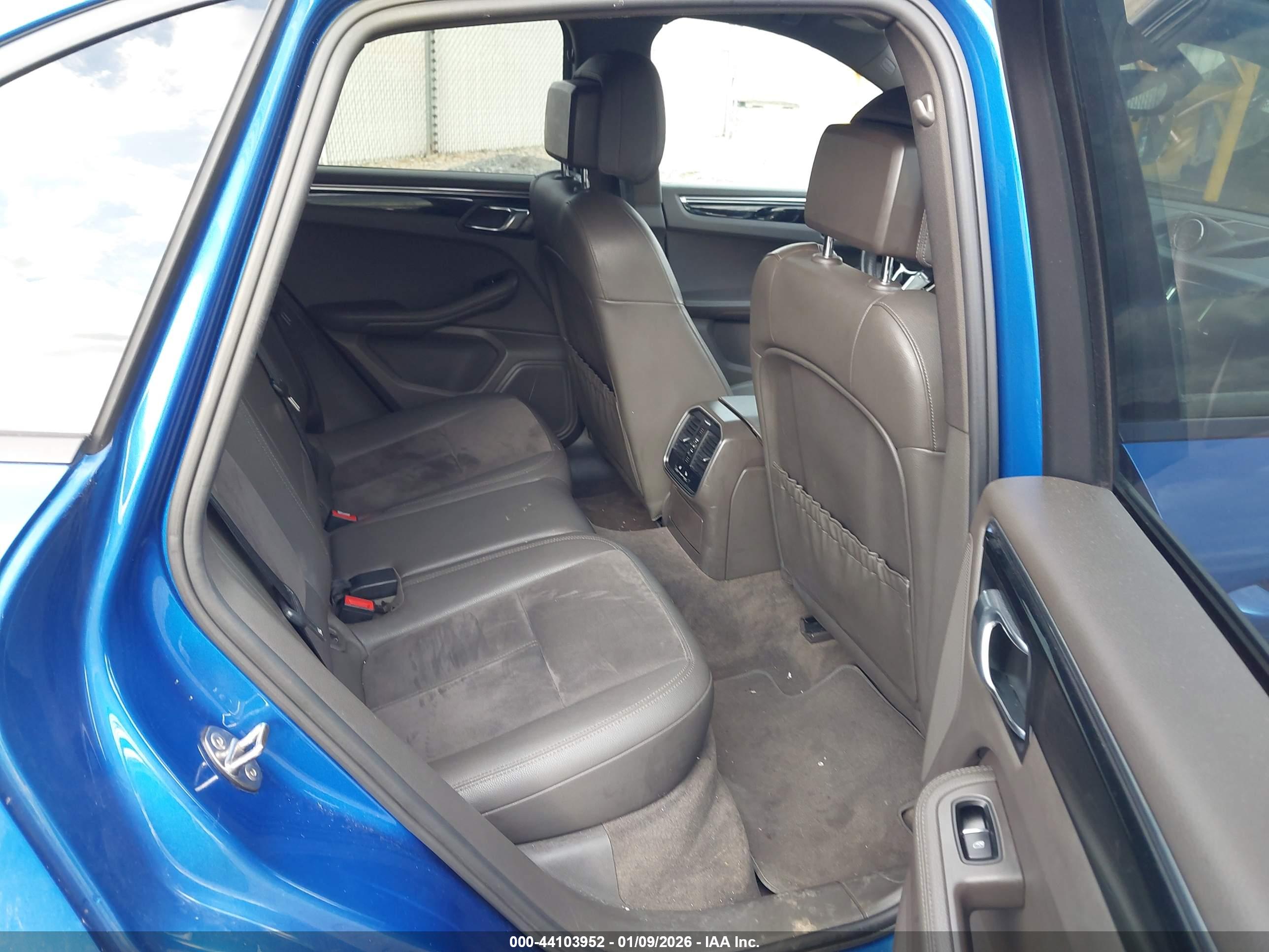 PORSCHE MACAN image 8
