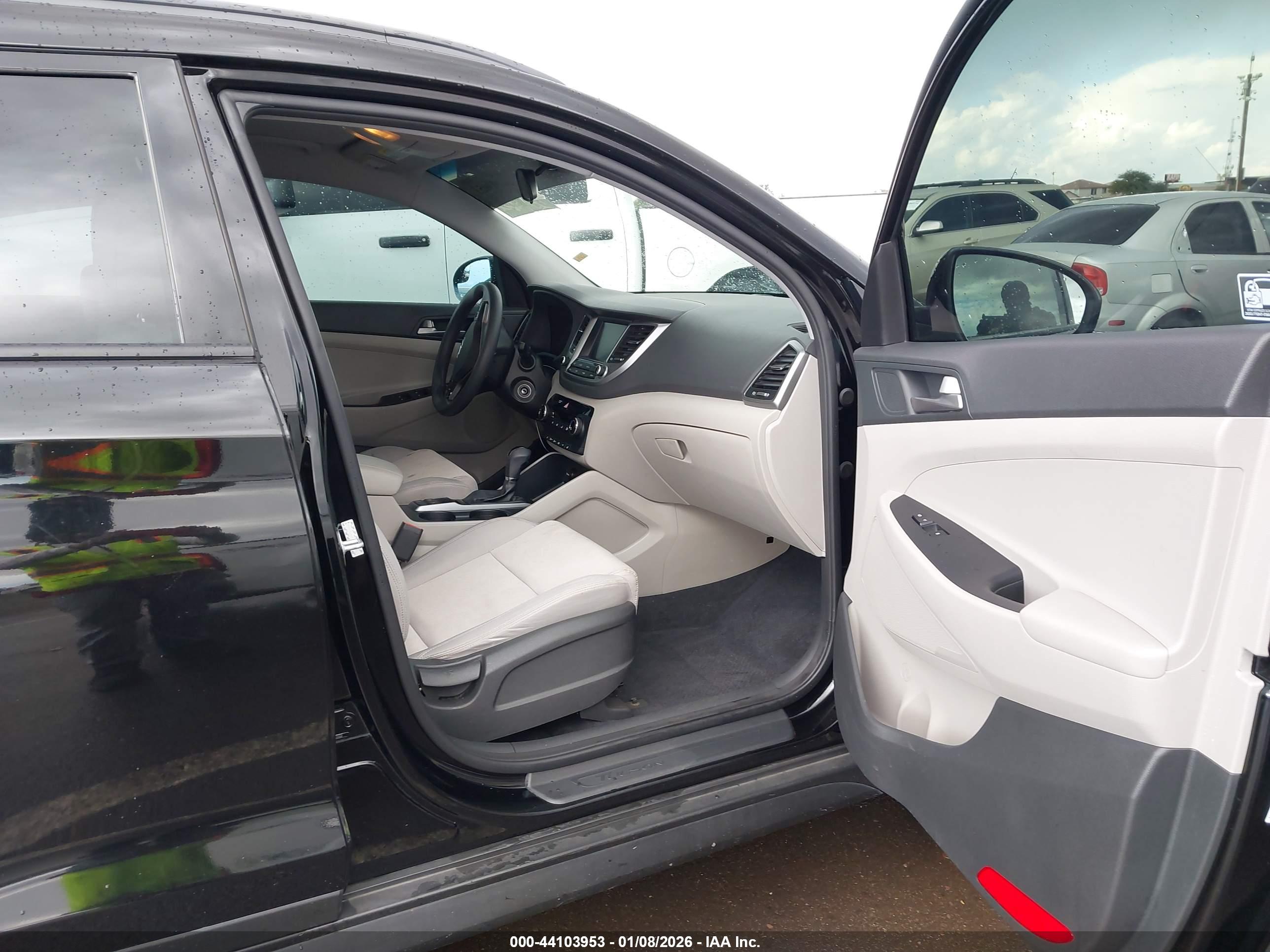 HYUNDAI TUCSON image 5