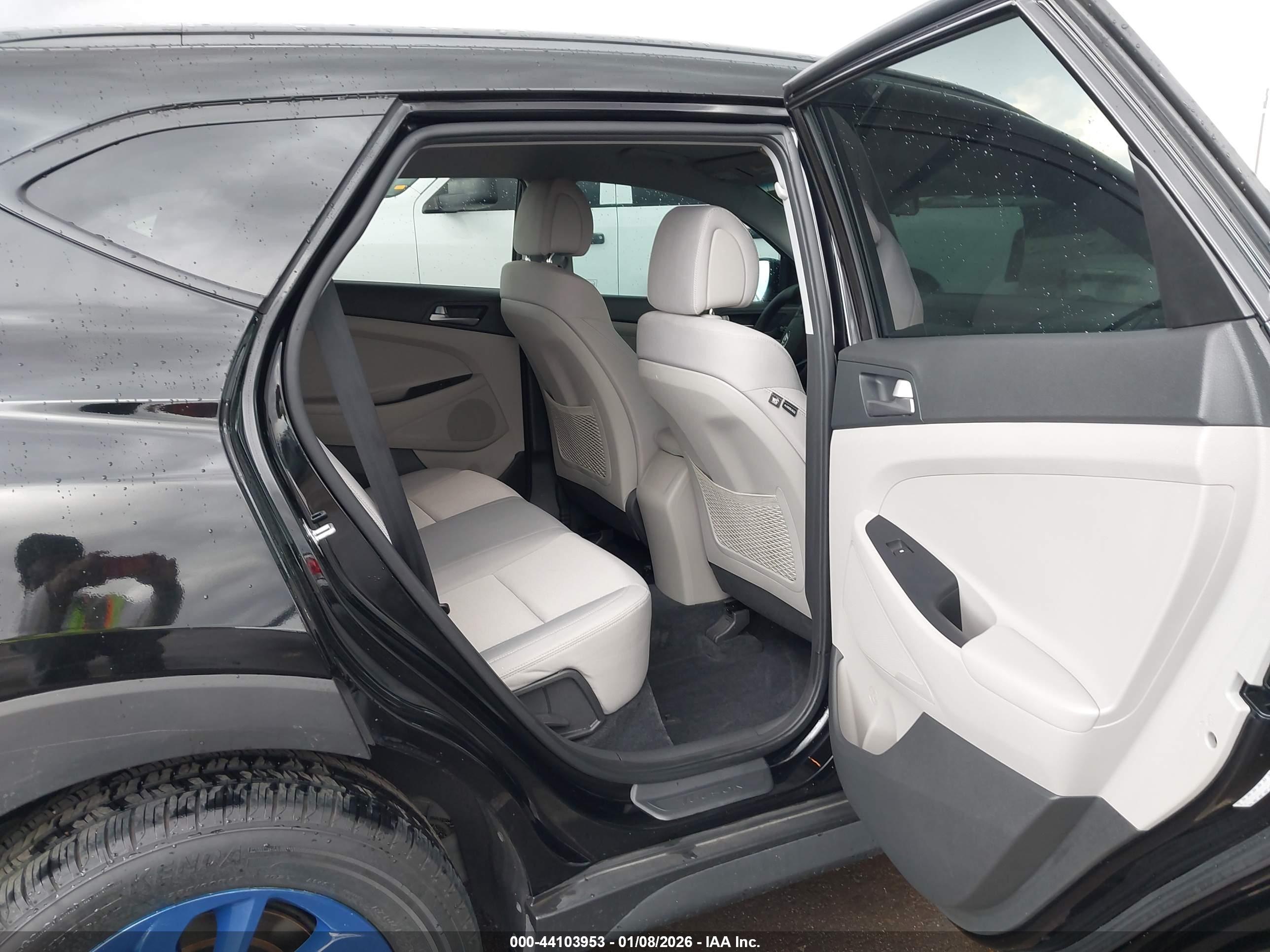 HYUNDAI TUCSON image 8