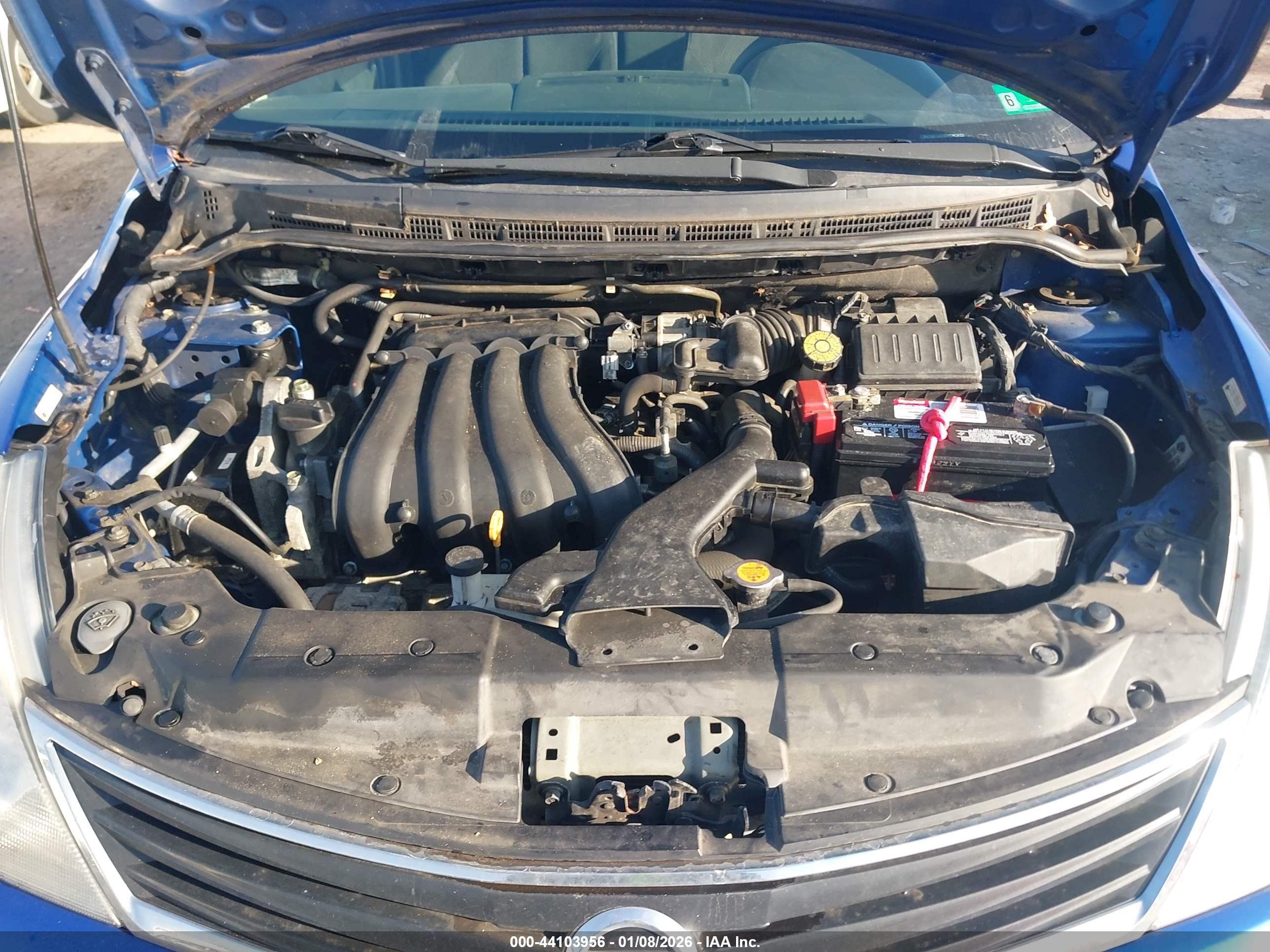 NISSAN VERSA image 10