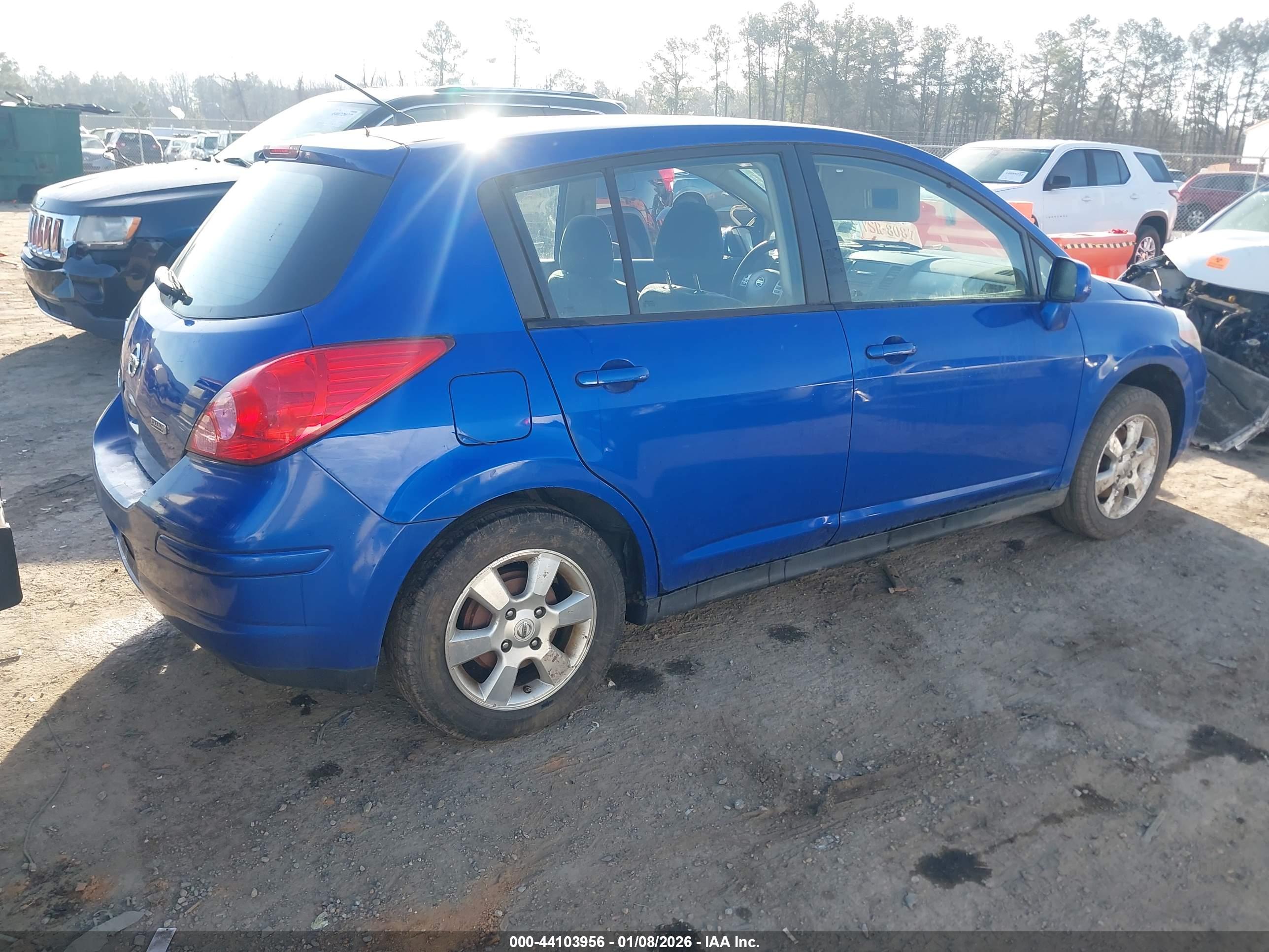 NISSAN VERSA image 4