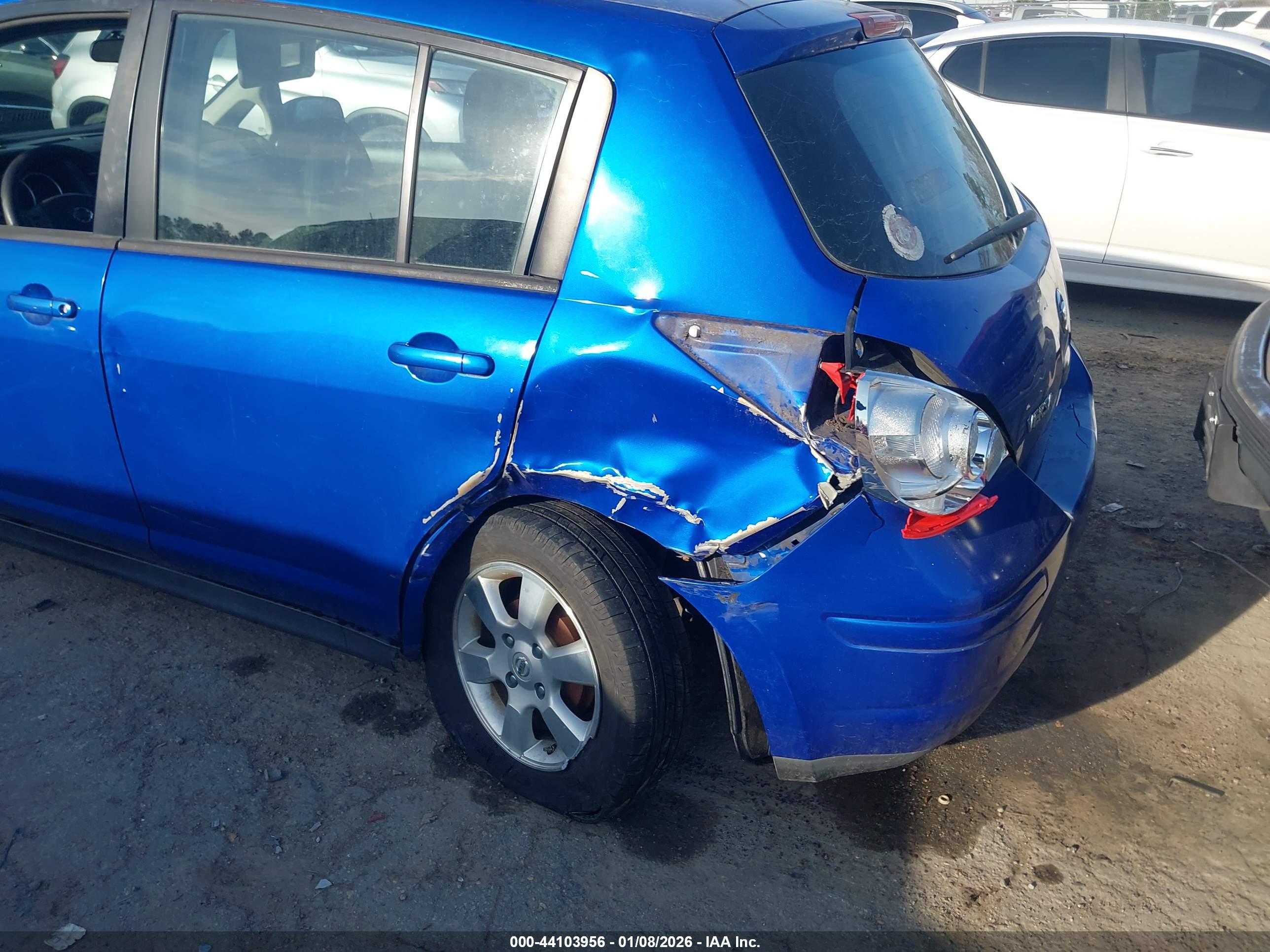 NISSAN VERSA image 6