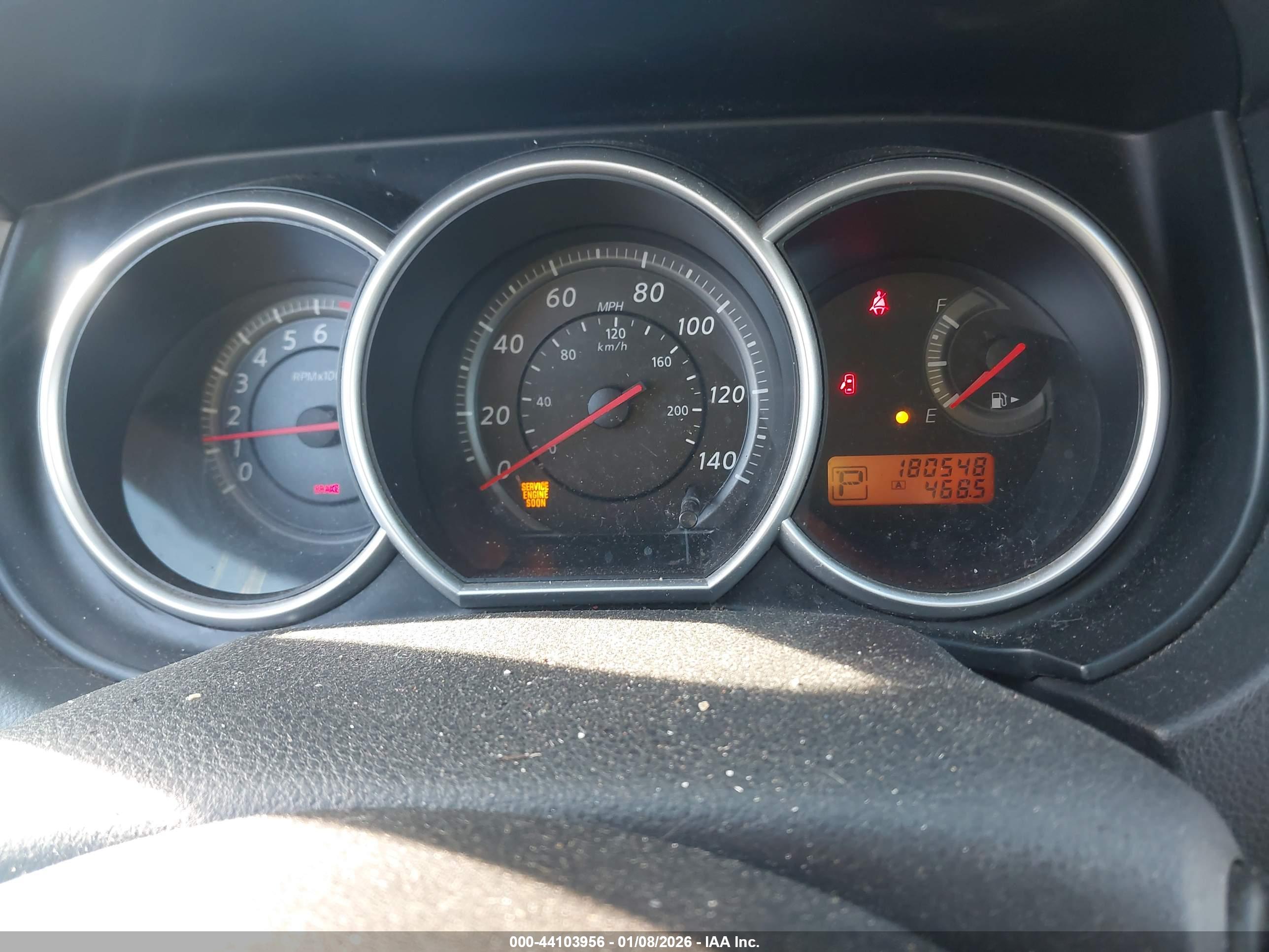 NISSAN VERSA image 7