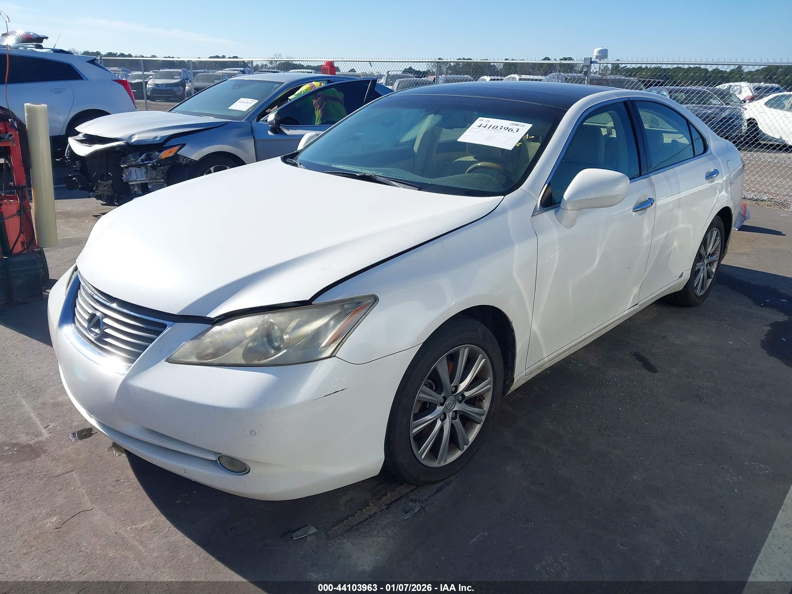 LEXUS ES image 2