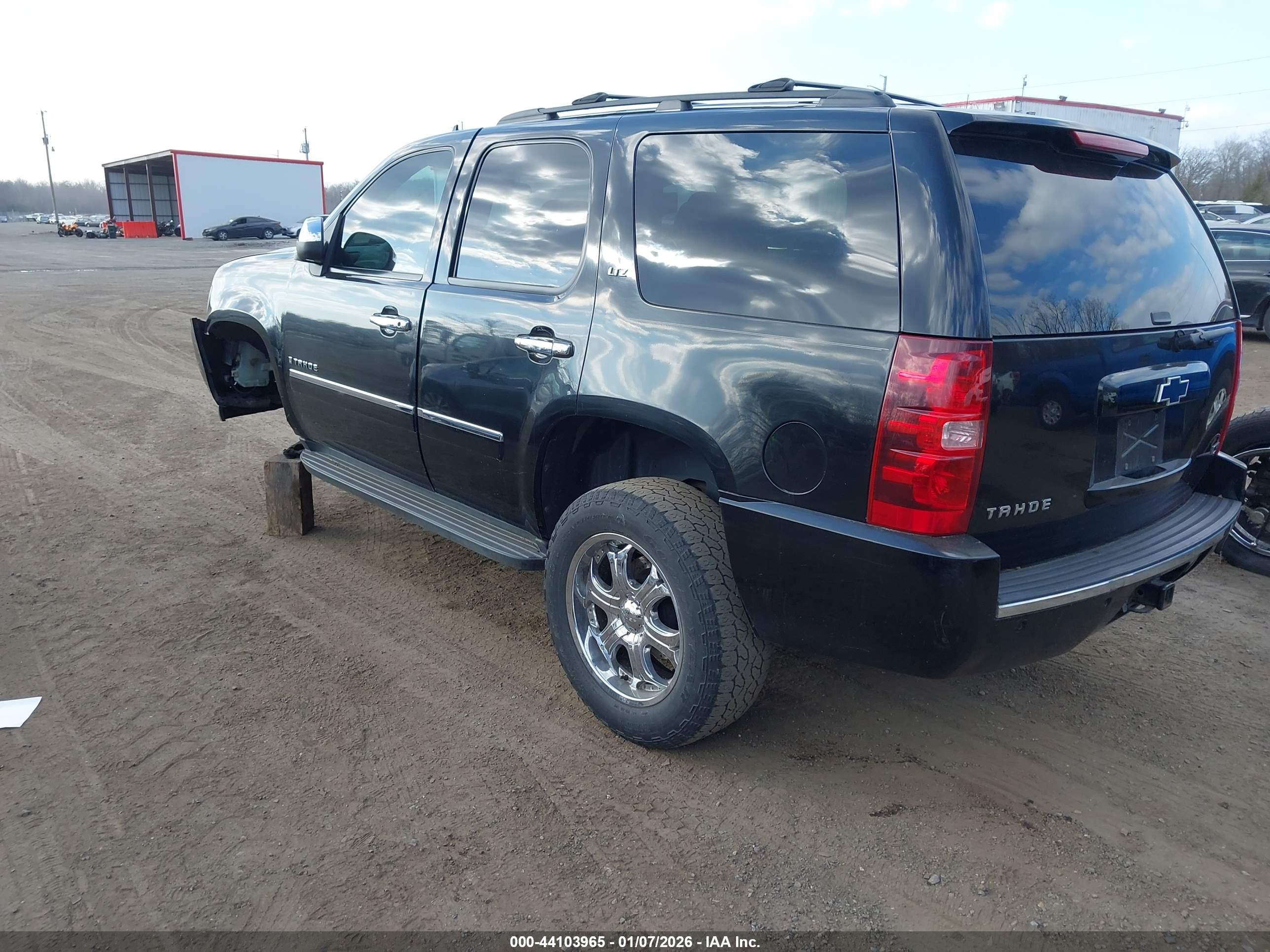 CHEVROLET TAHOE image 3