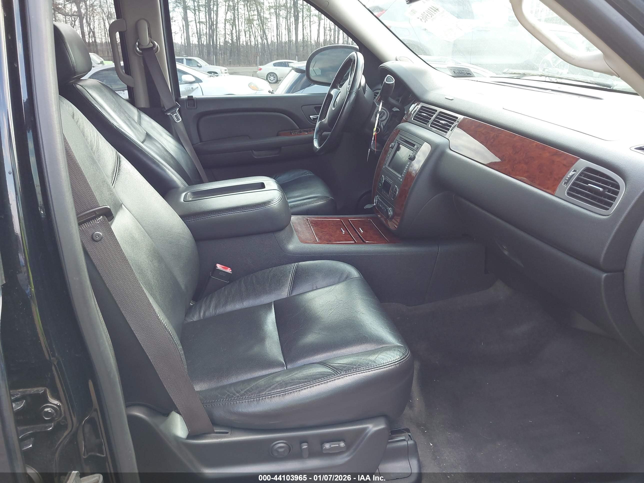 CHEVROLET TAHOE image 5