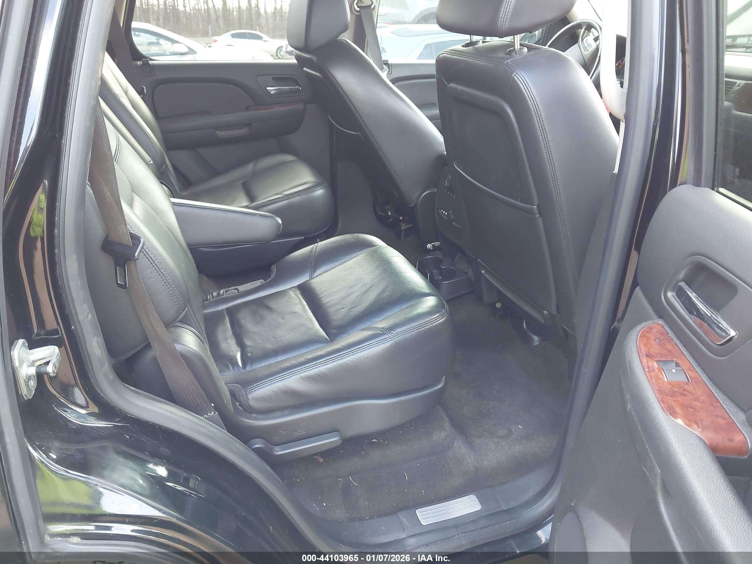 CHEVROLET TAHOE image 8