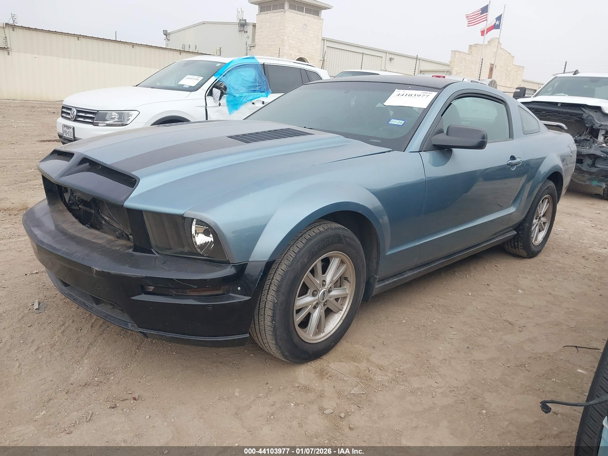 FORD MUSTANG image 2