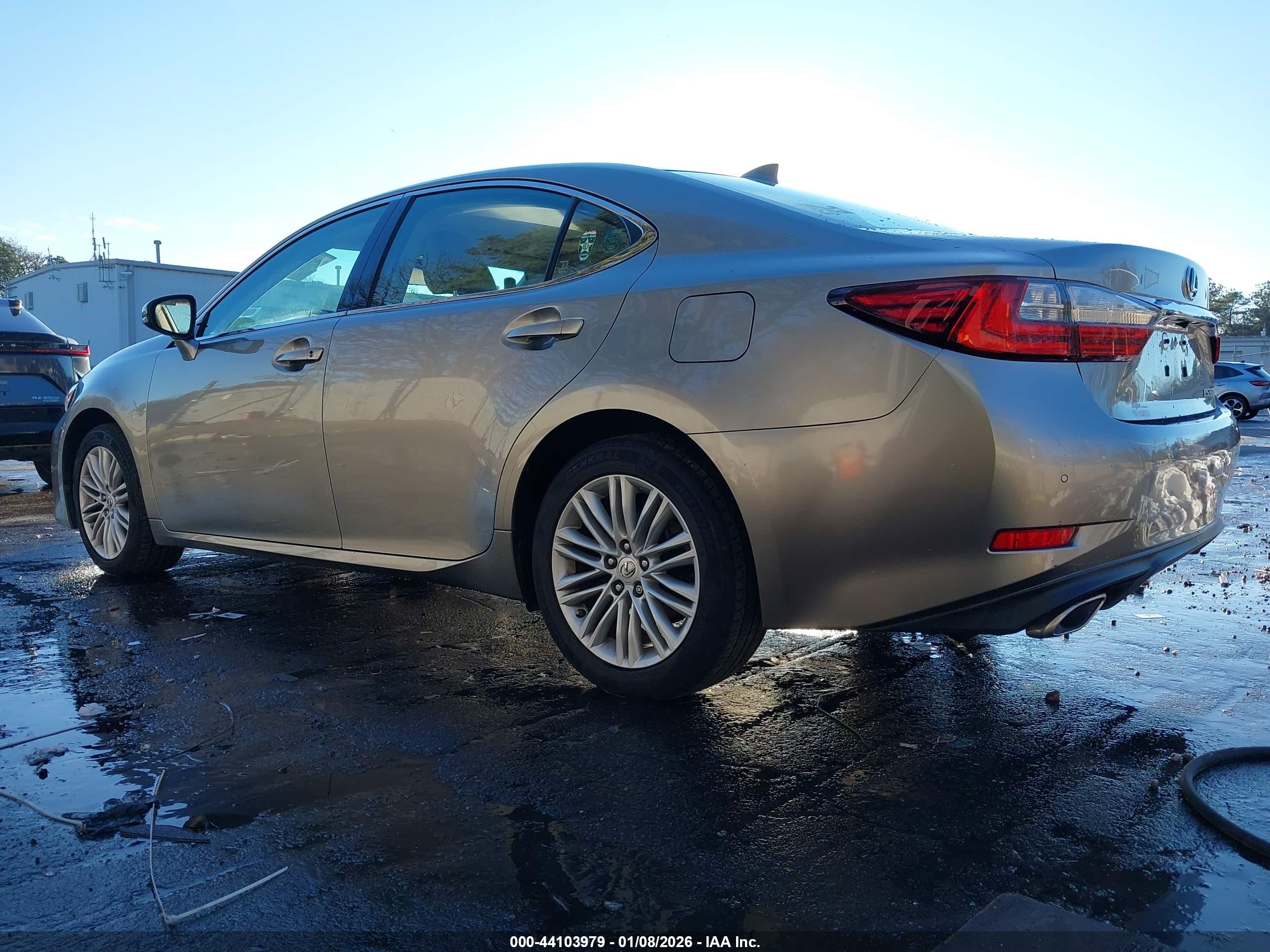 LEXUS ES image 3