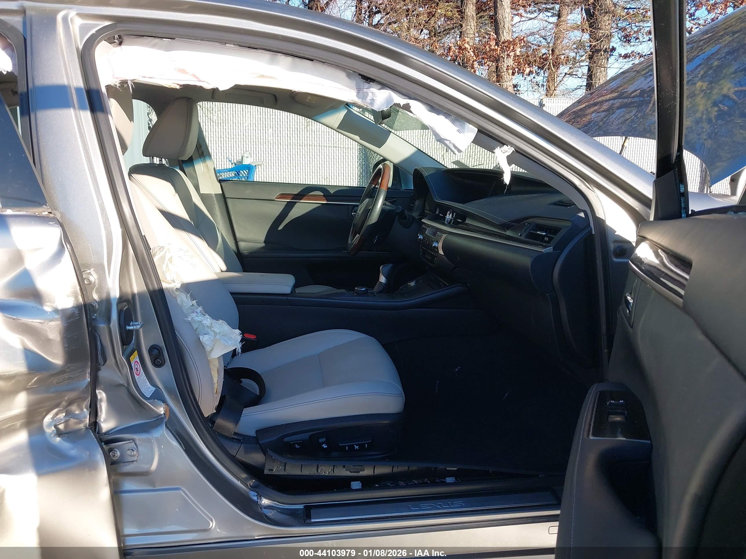 LEXUS ES image 5