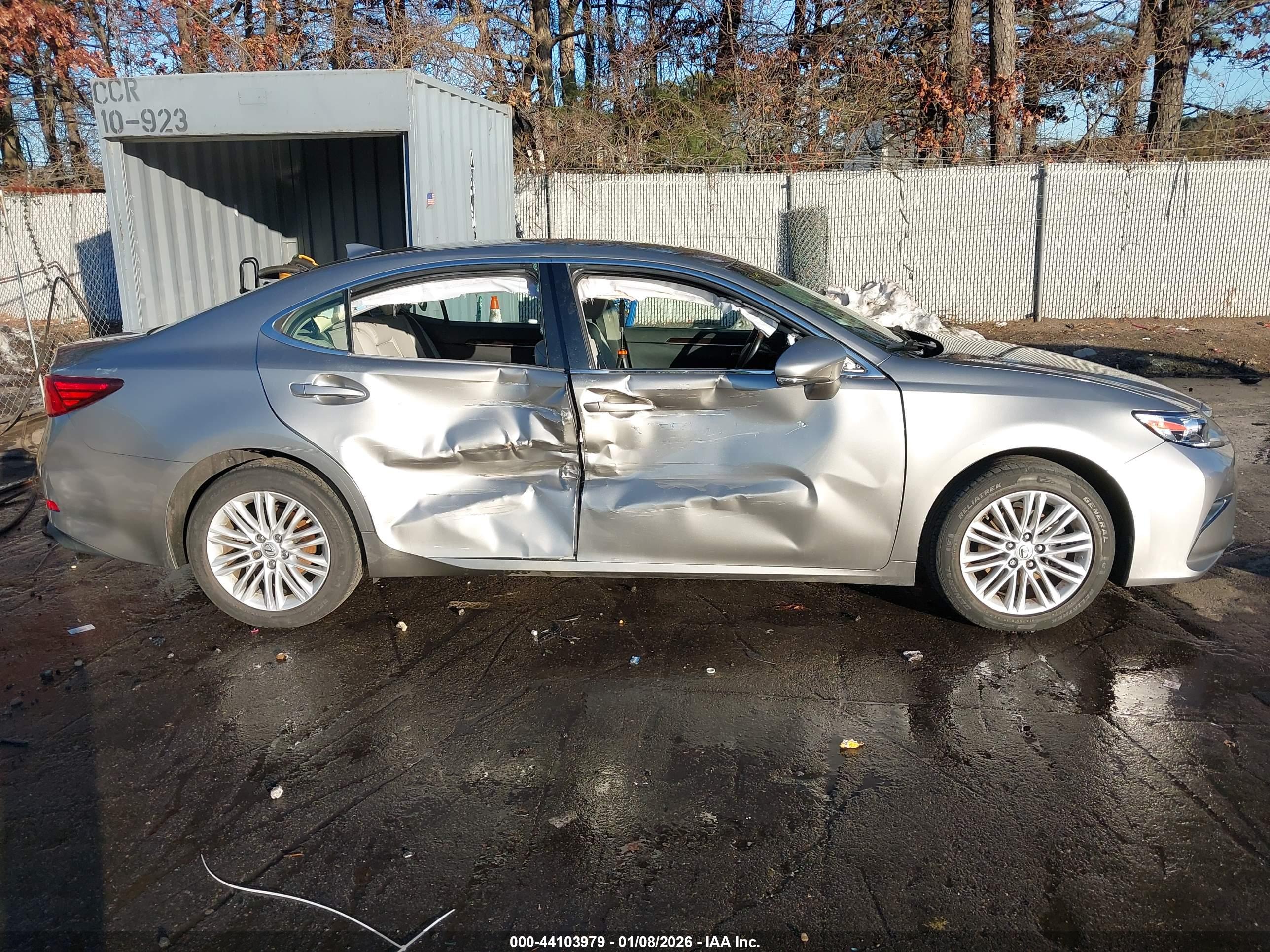 LEXUS ES image 6