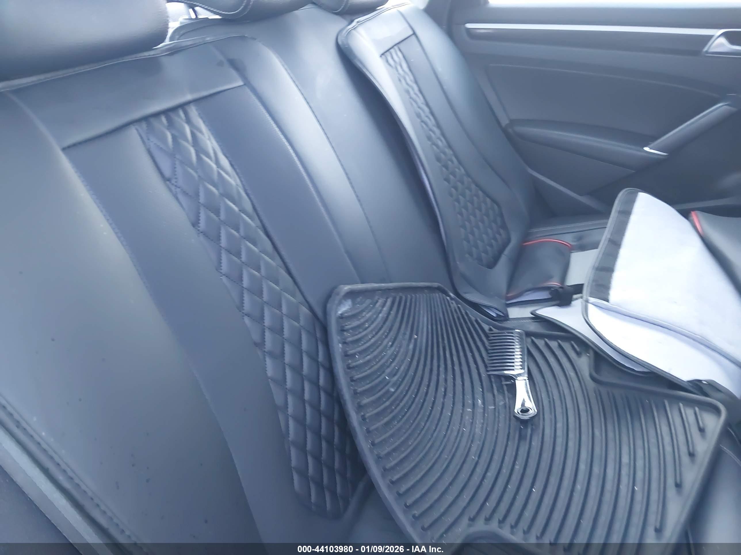 VOLKSWAGEN PASSAT image 8