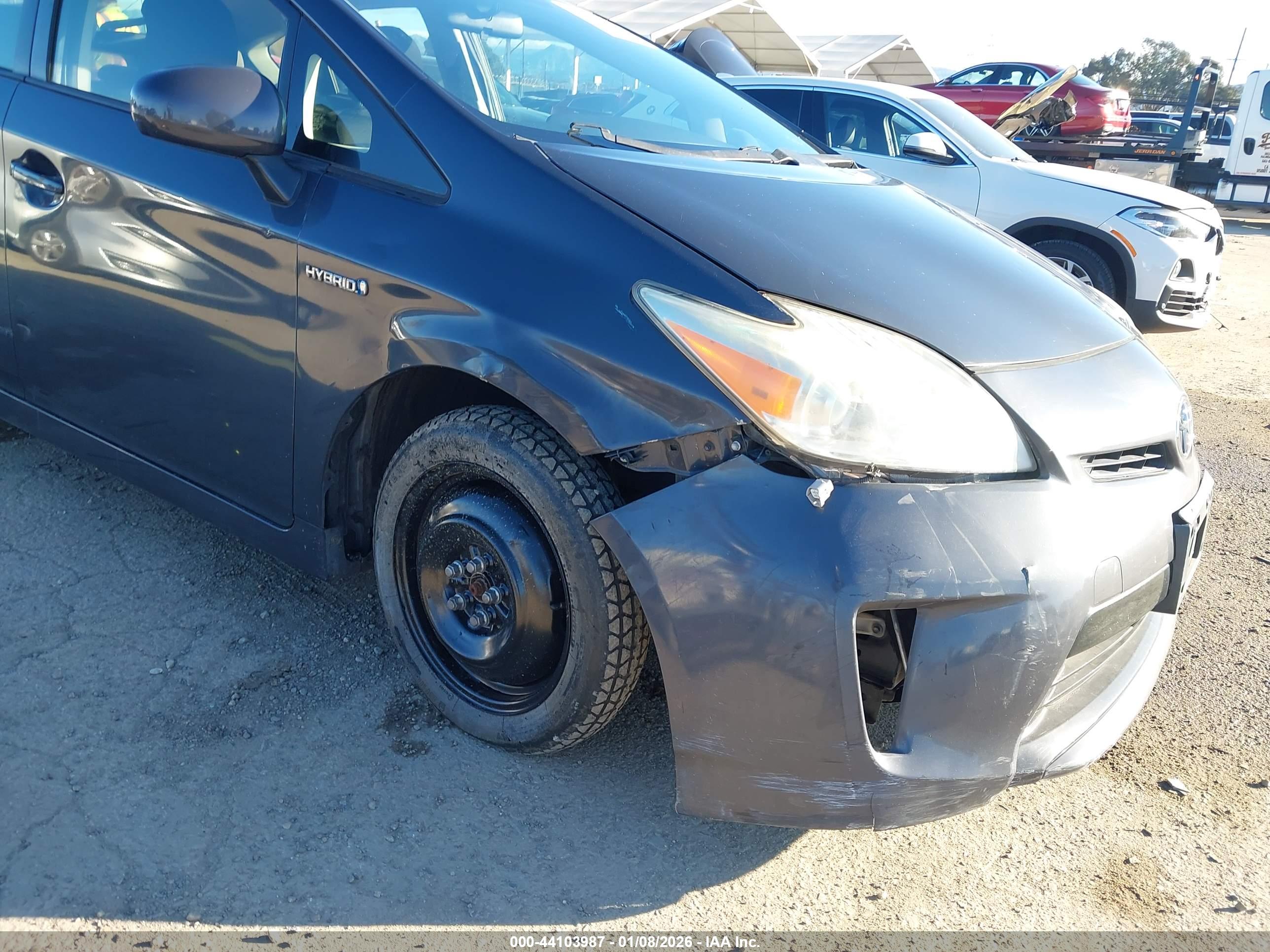 TOYOTA PRIUS image 6