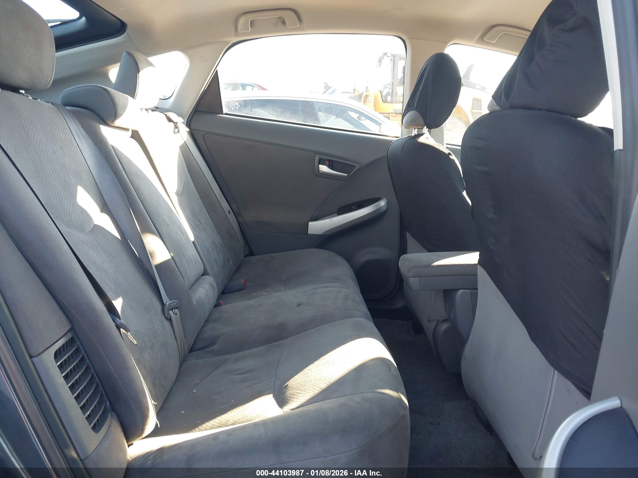 TOYOTA PRIUS image 8