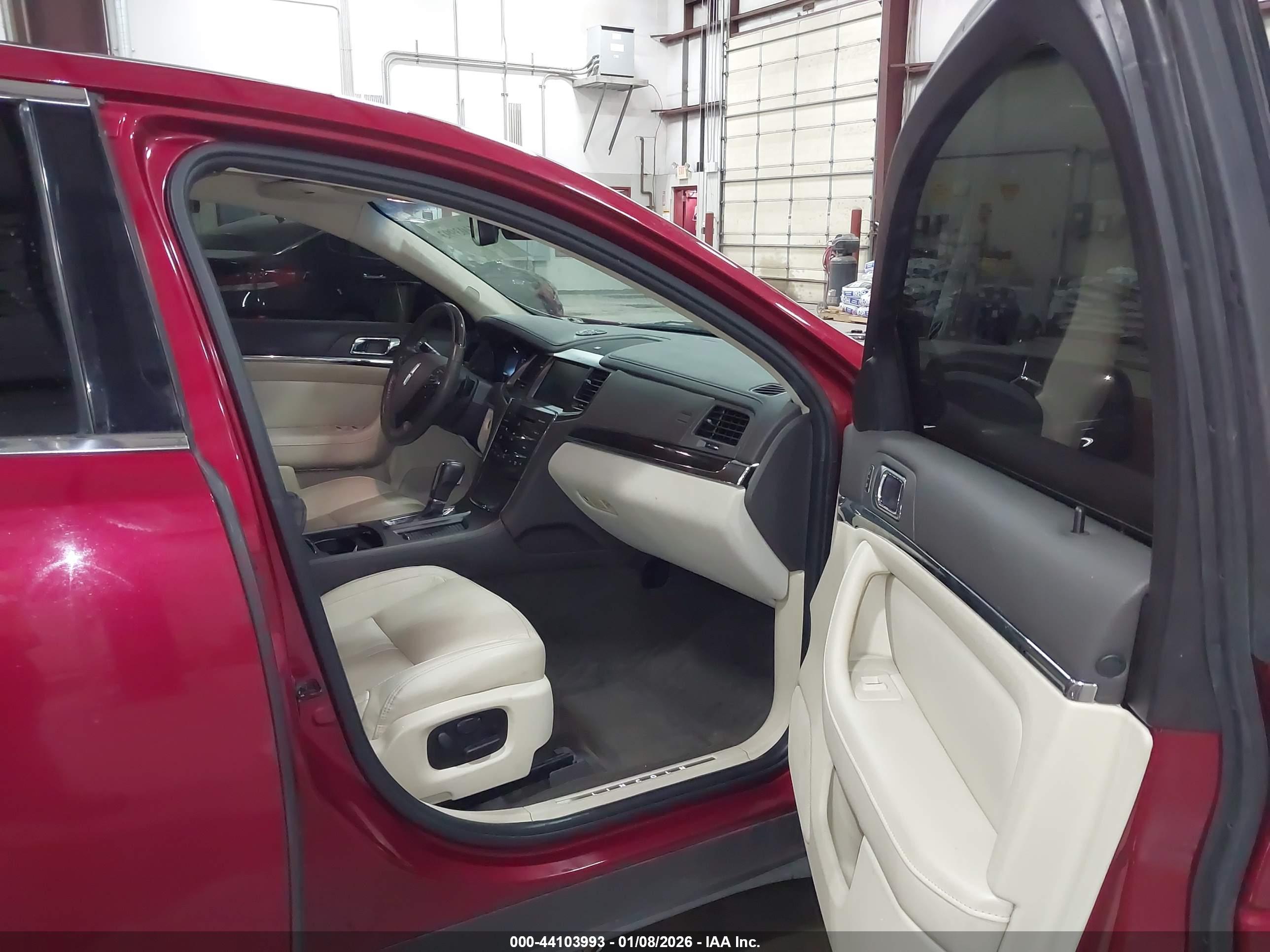 LINCOLN MKS image 5