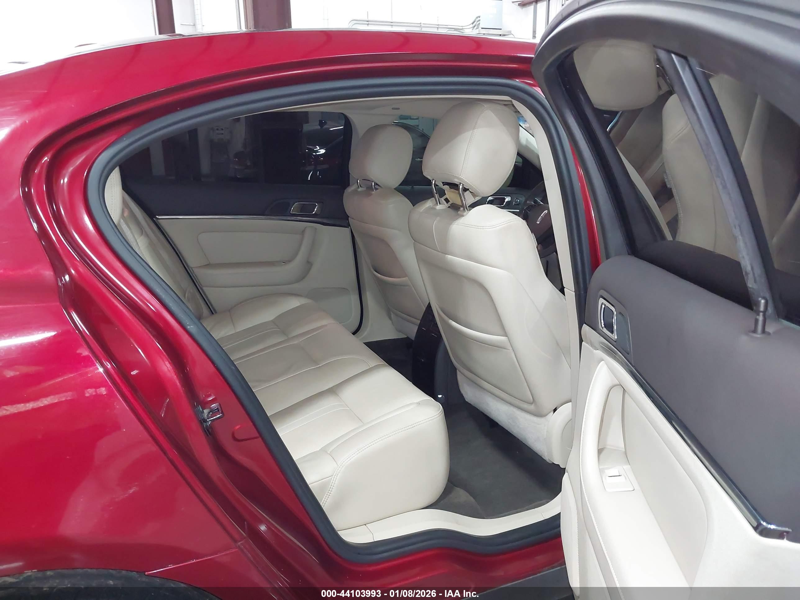 LINCOLN MKS image 8