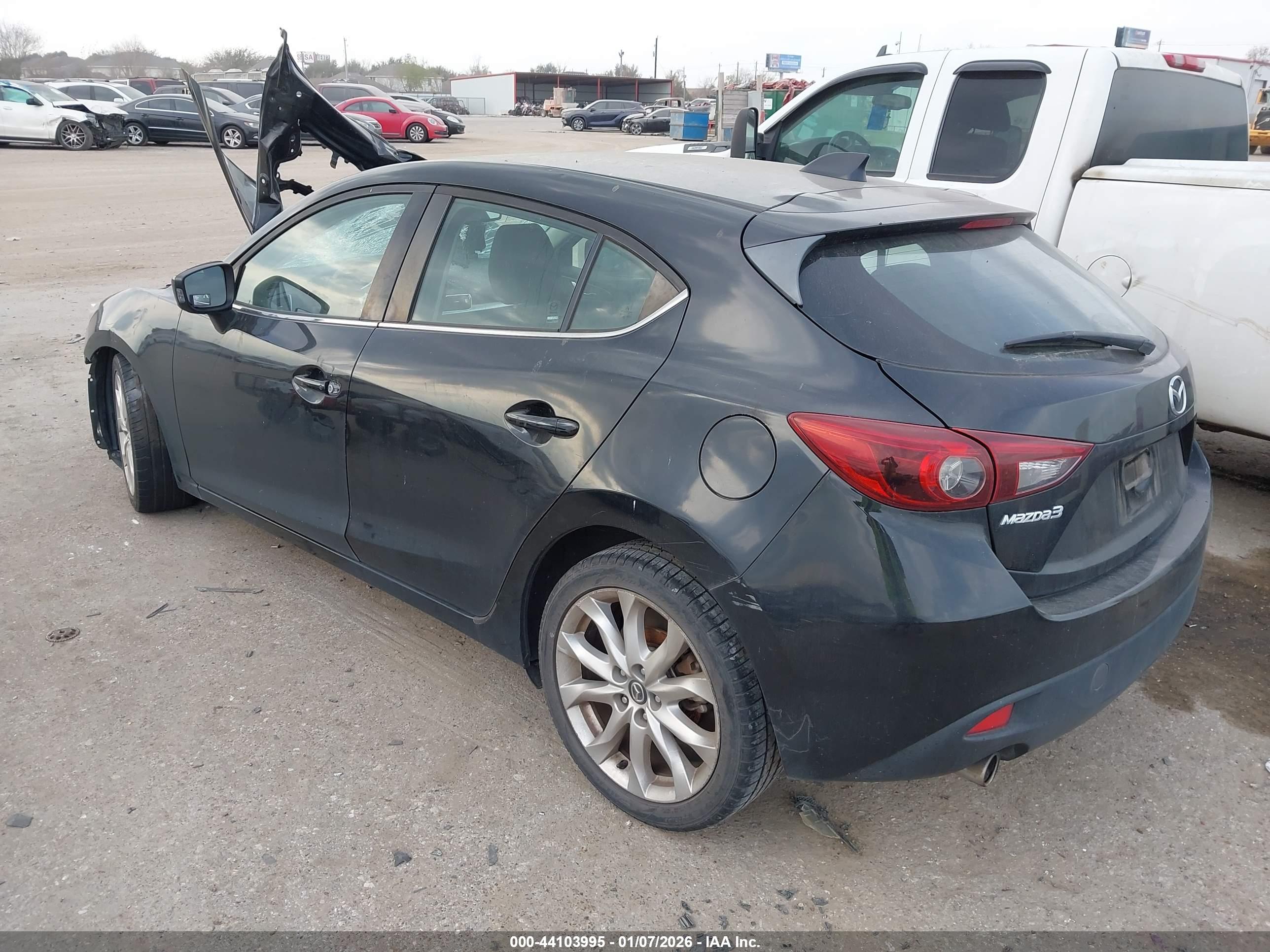 MAZDA MAZDA3 image 3