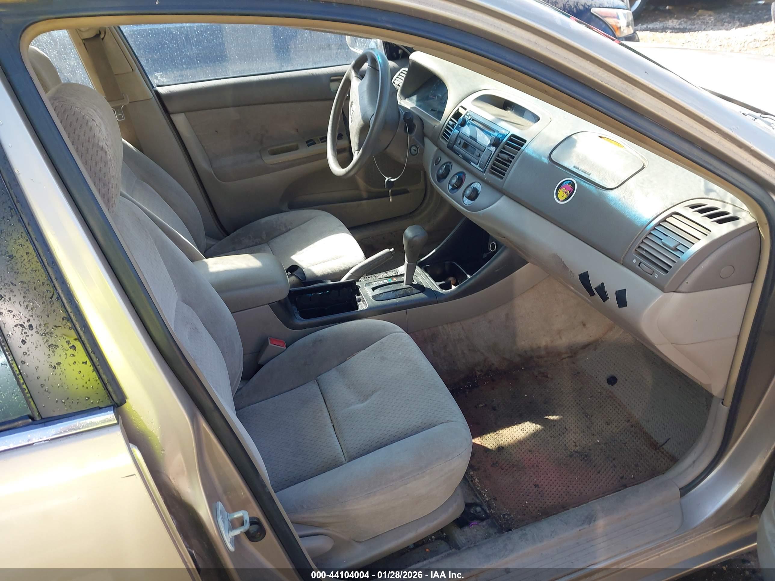 TOYOTA CAMRY image 5