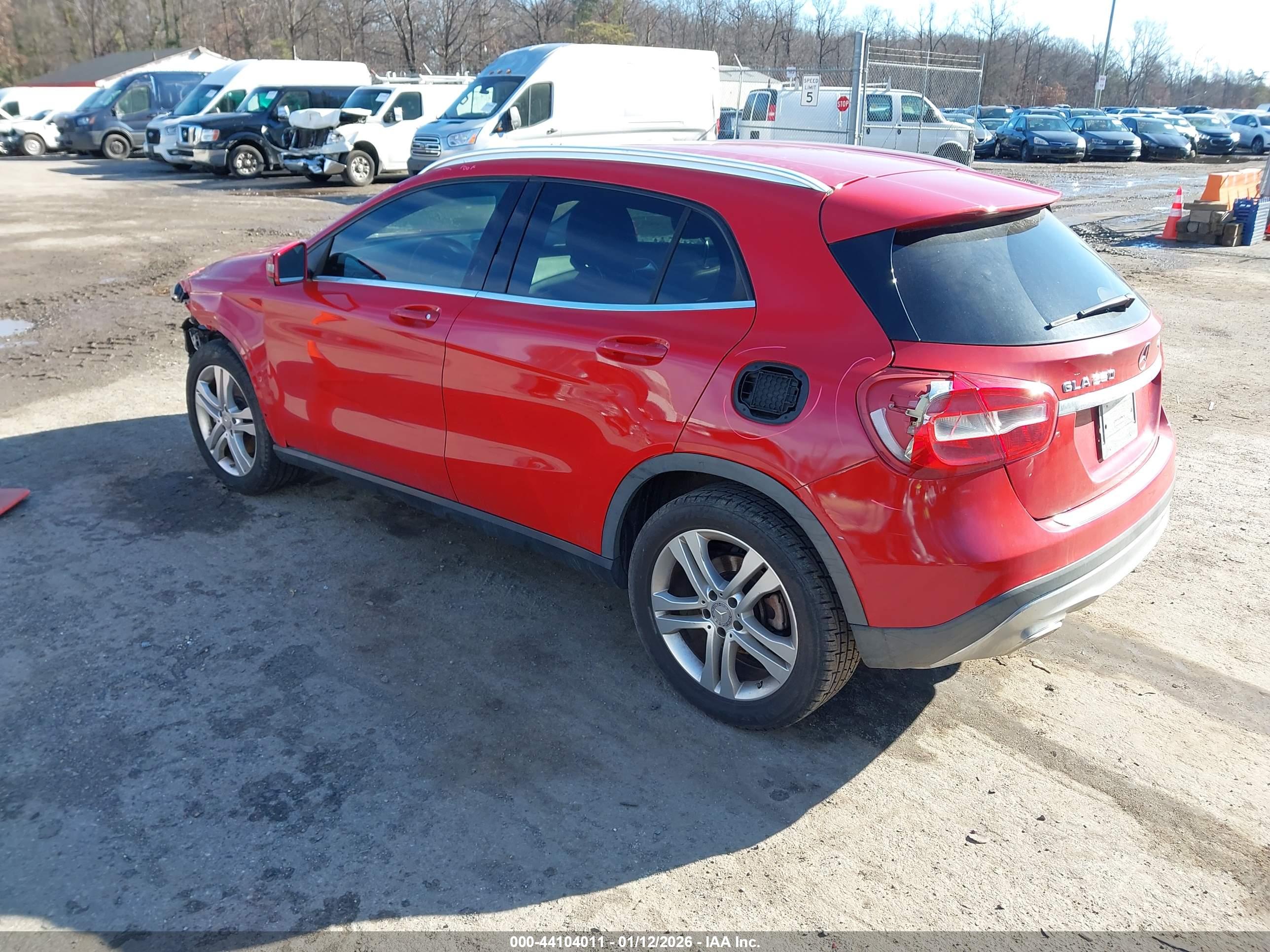 MERCEDES-BENZ GLA image 3