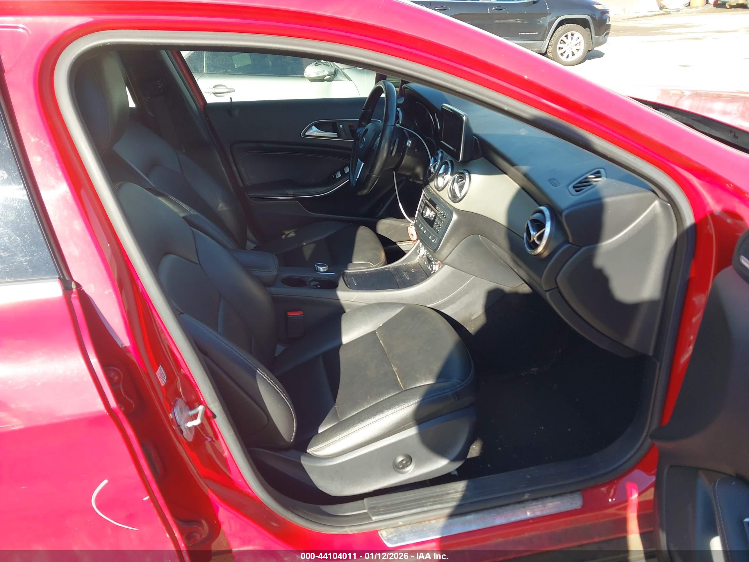 MERCEDES-BENZ GLA image 5