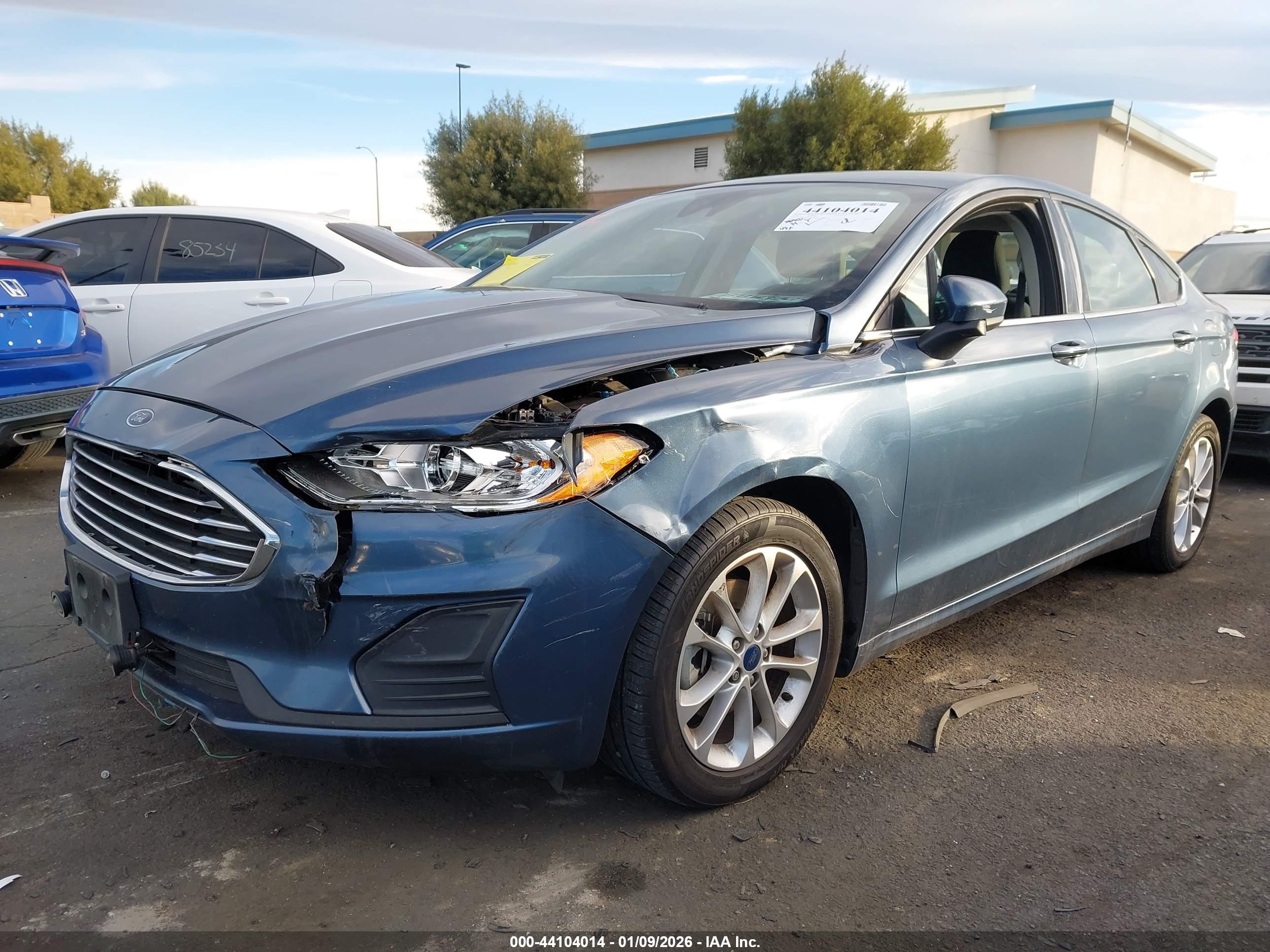 FORD FUSION image 2