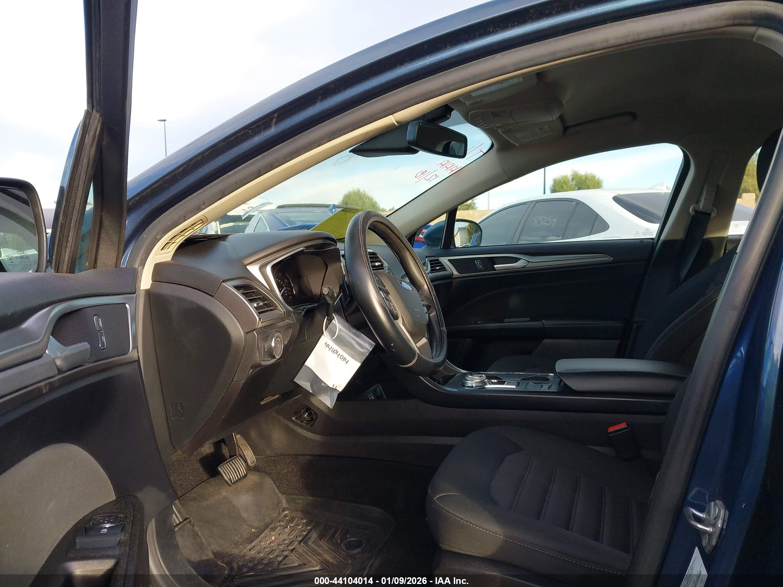 FORD FUSION image 5