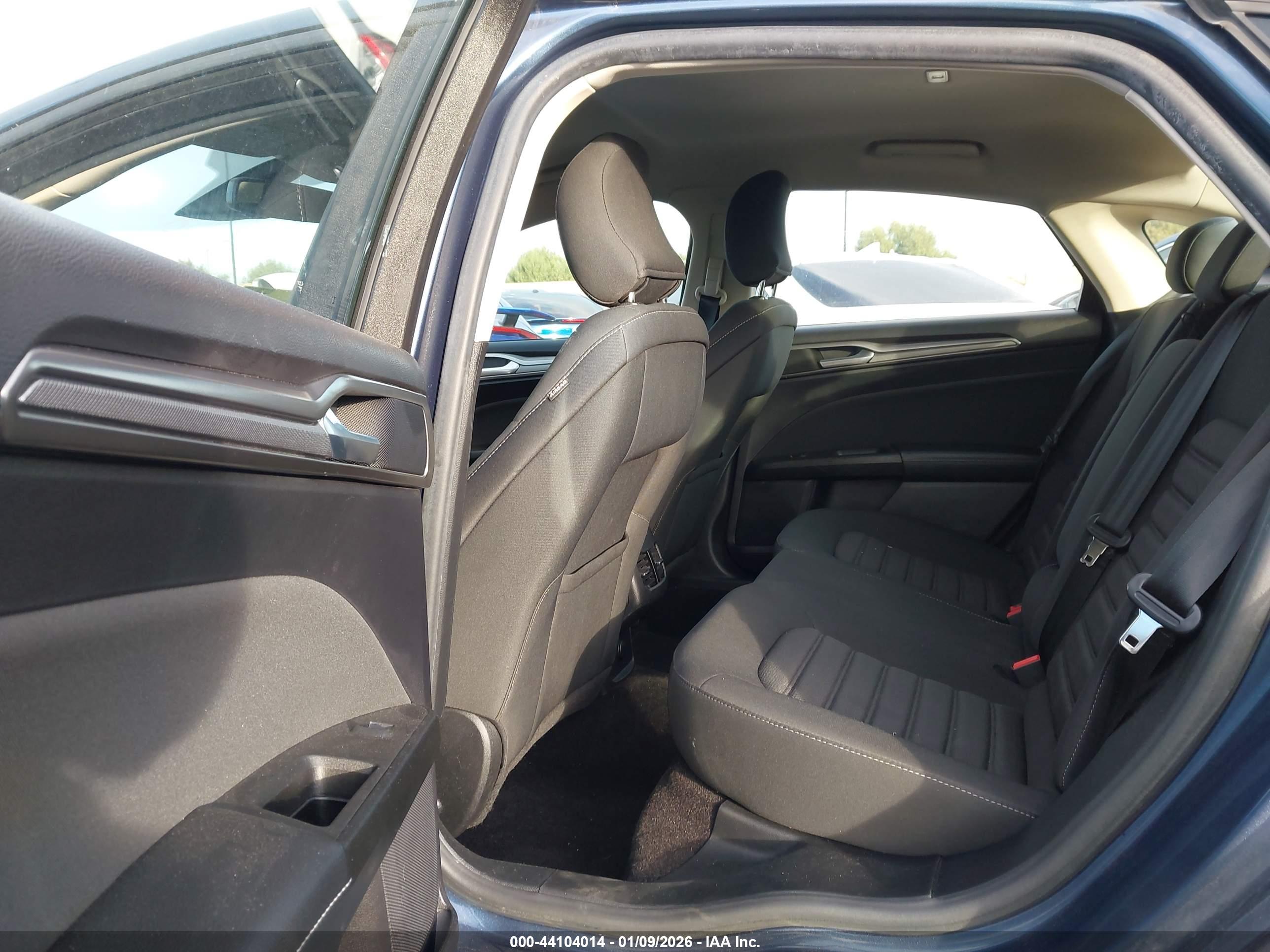 FORD FUSION image 8