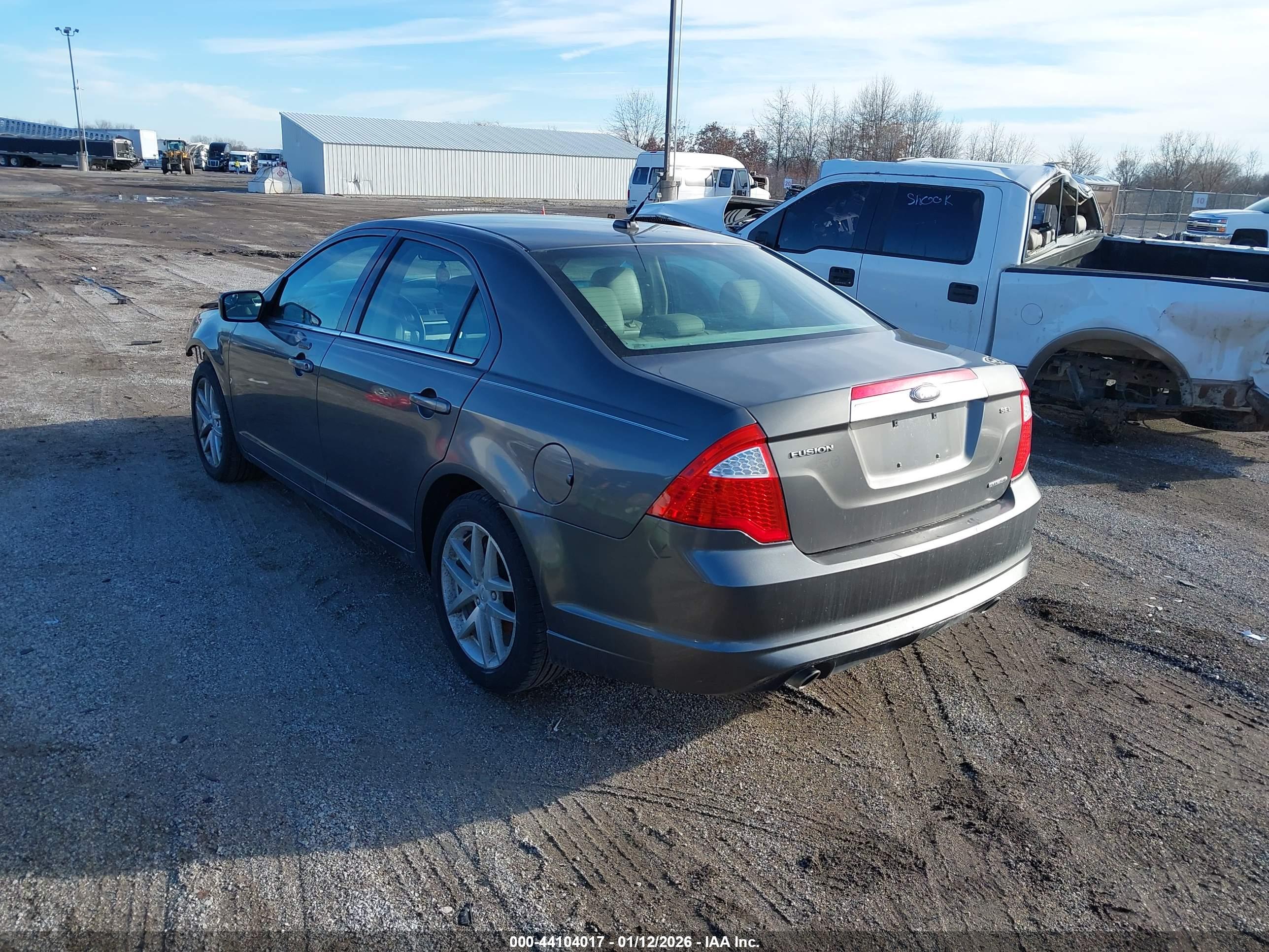 FORD FUSION image 3
