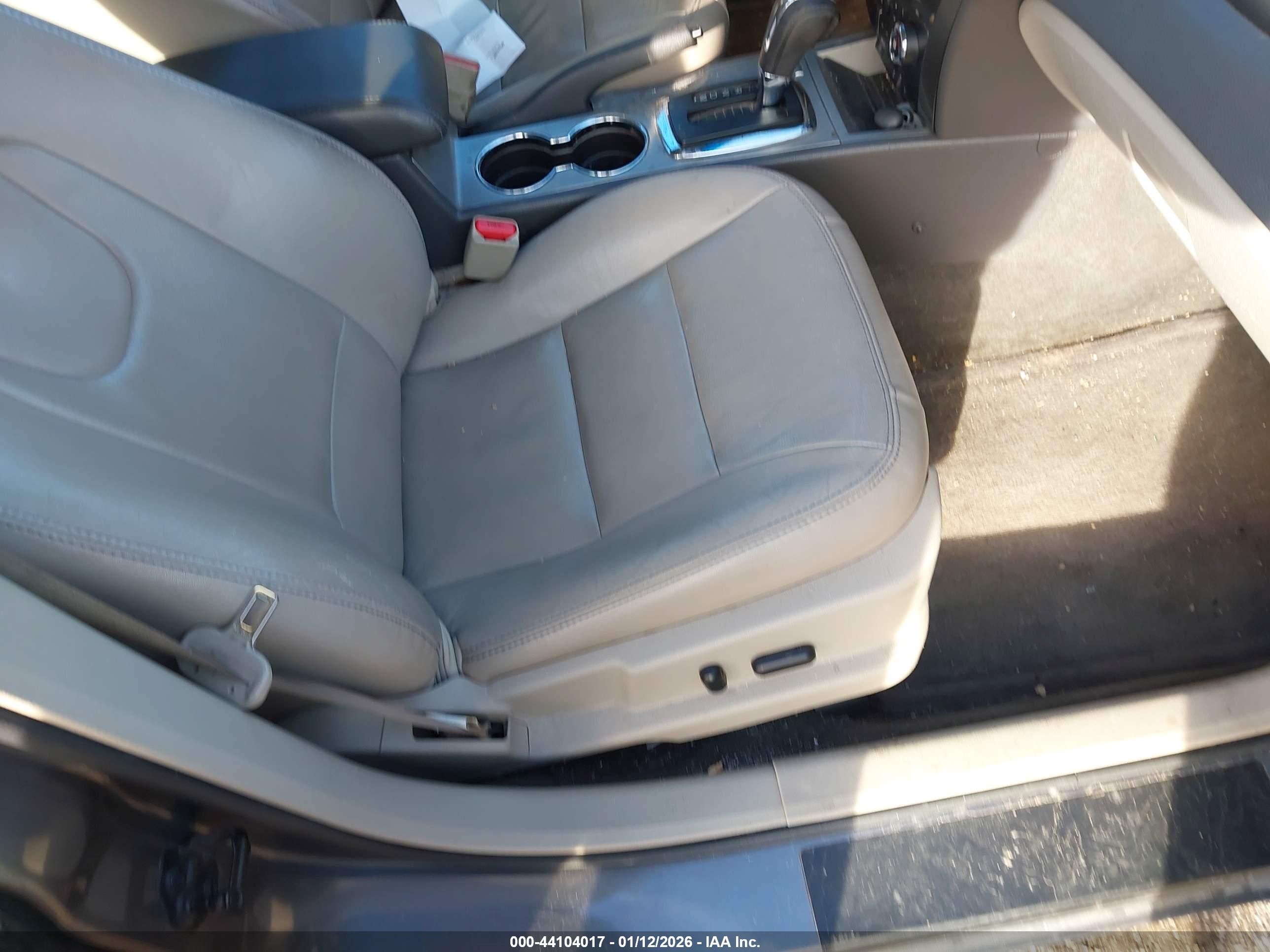 FORD FUSION image 5