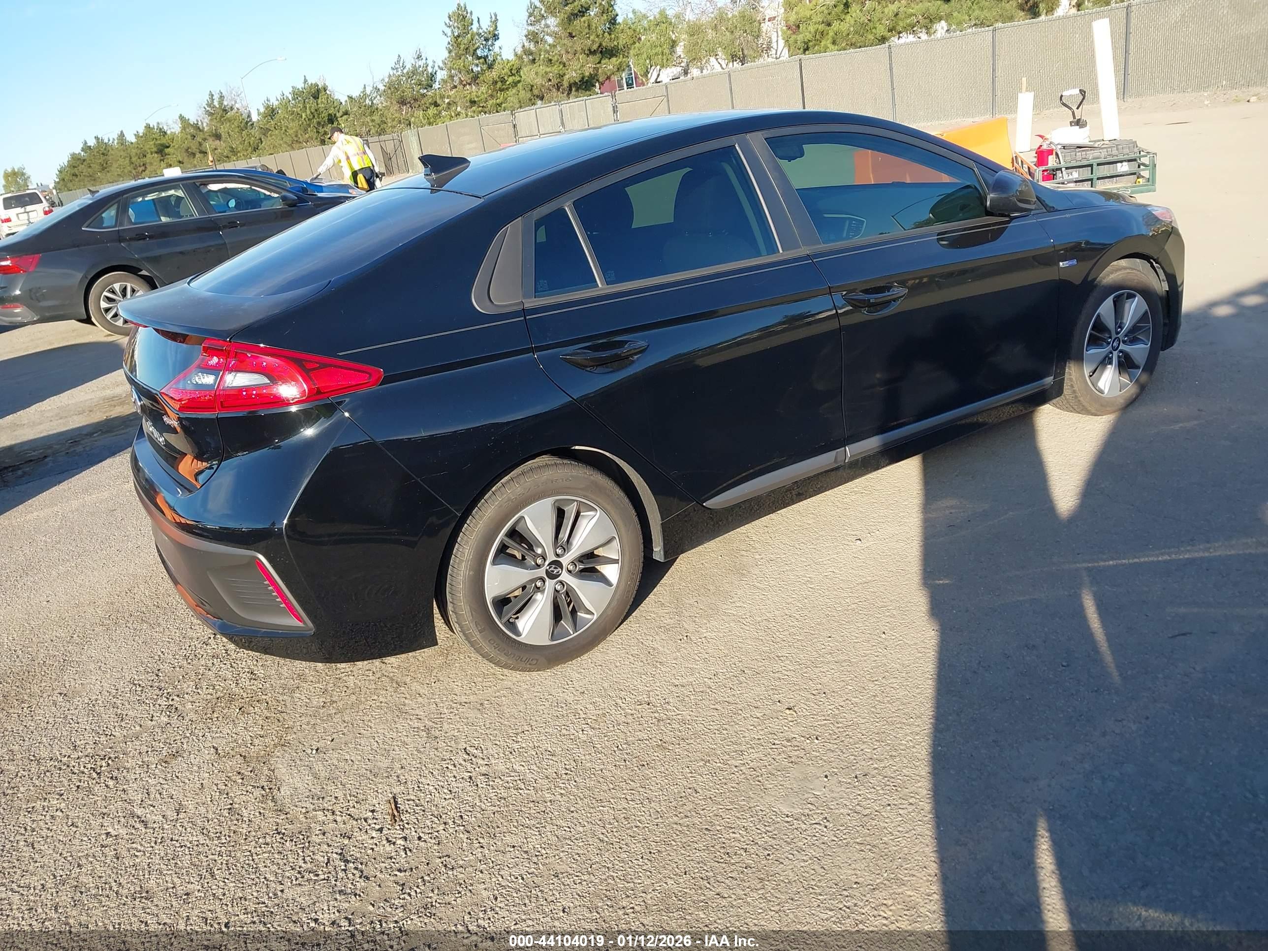 HYUNDAI IONIQ image 4