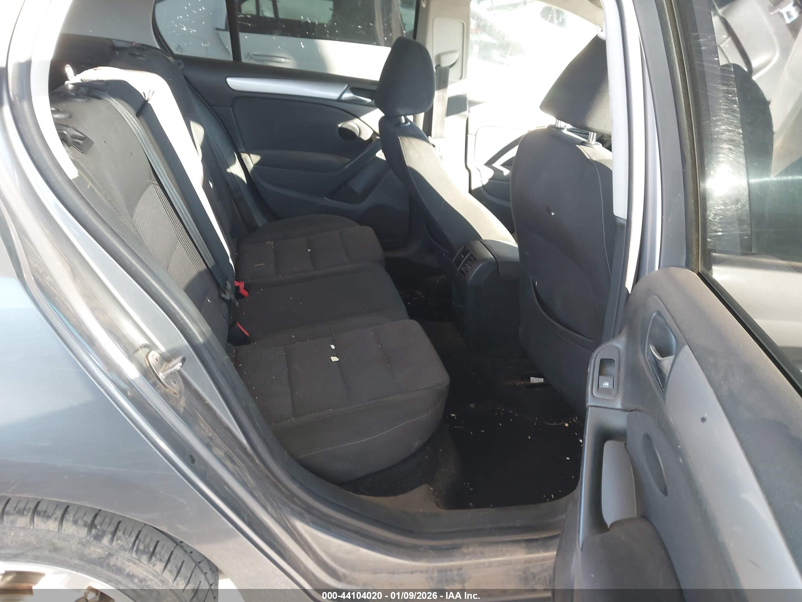 VOLKSWAGEN GOLF image 8