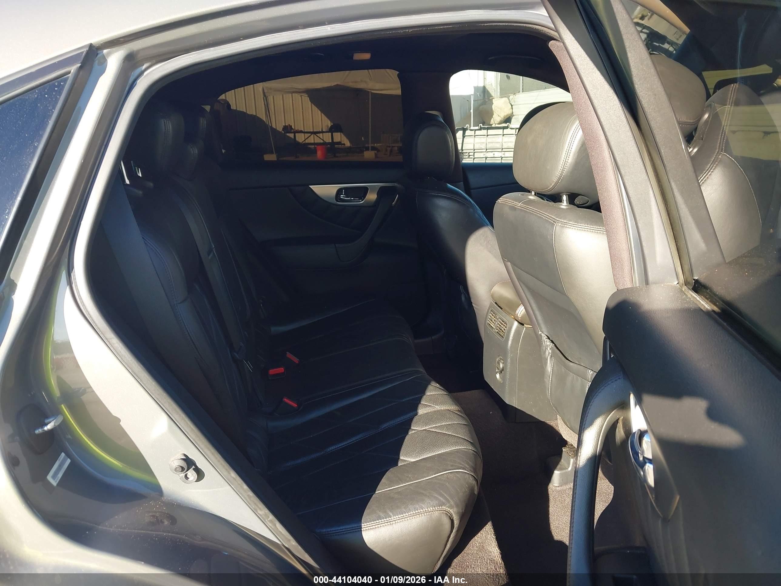 INFINITI FX35 image 8