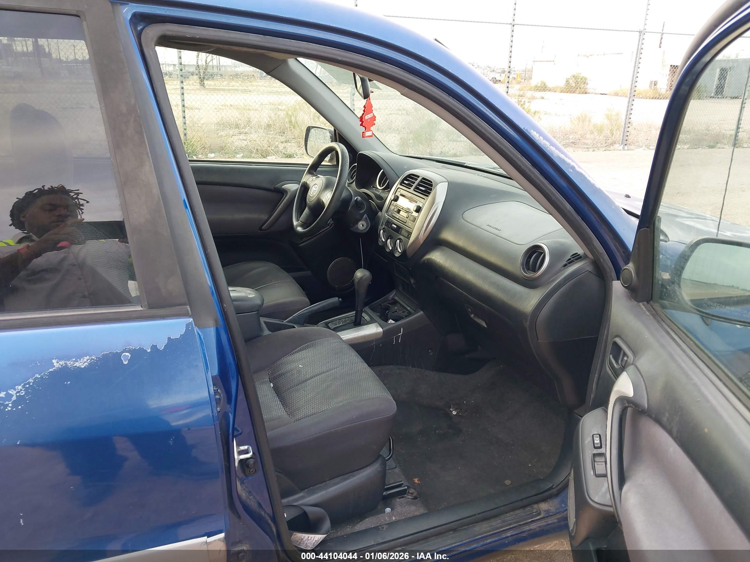 TOYOTA RAV4 image 5